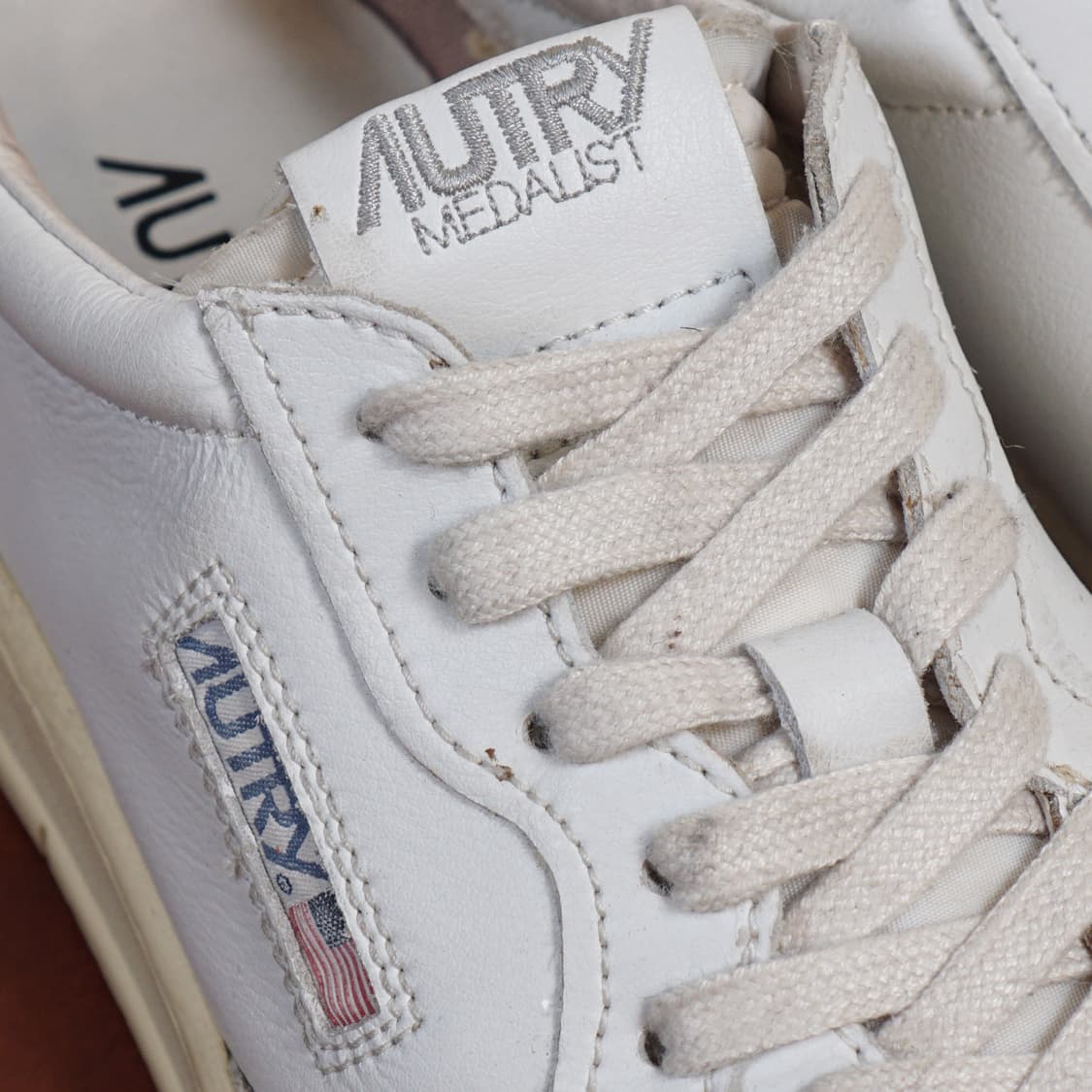 오트리 메달리스트 레더 스니커즈 상품이미지4