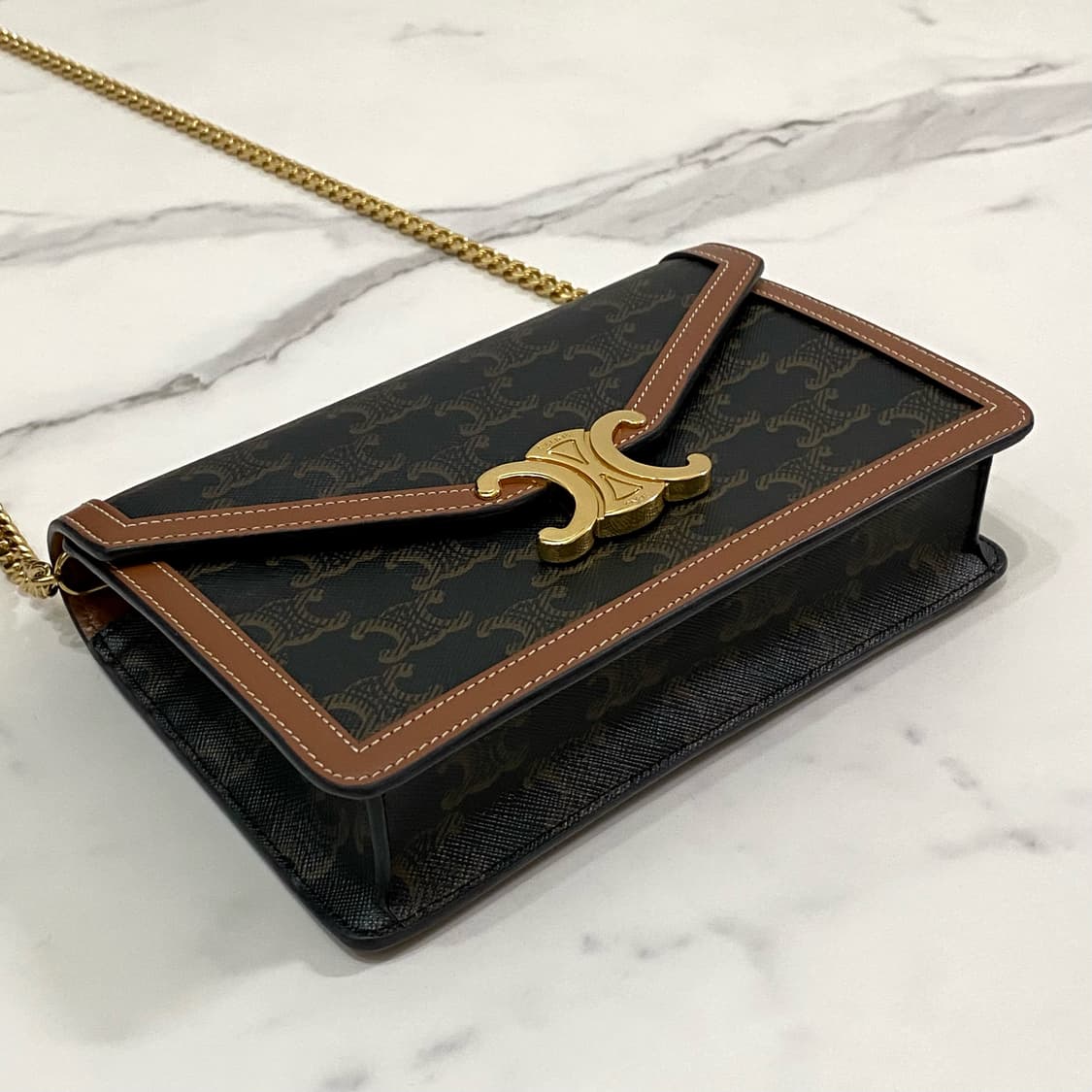 셀린느 월렛 온 체인 마고 트리옹프 캔버스 카프스킨 탄 숄더백 크로스백 상품이미지4