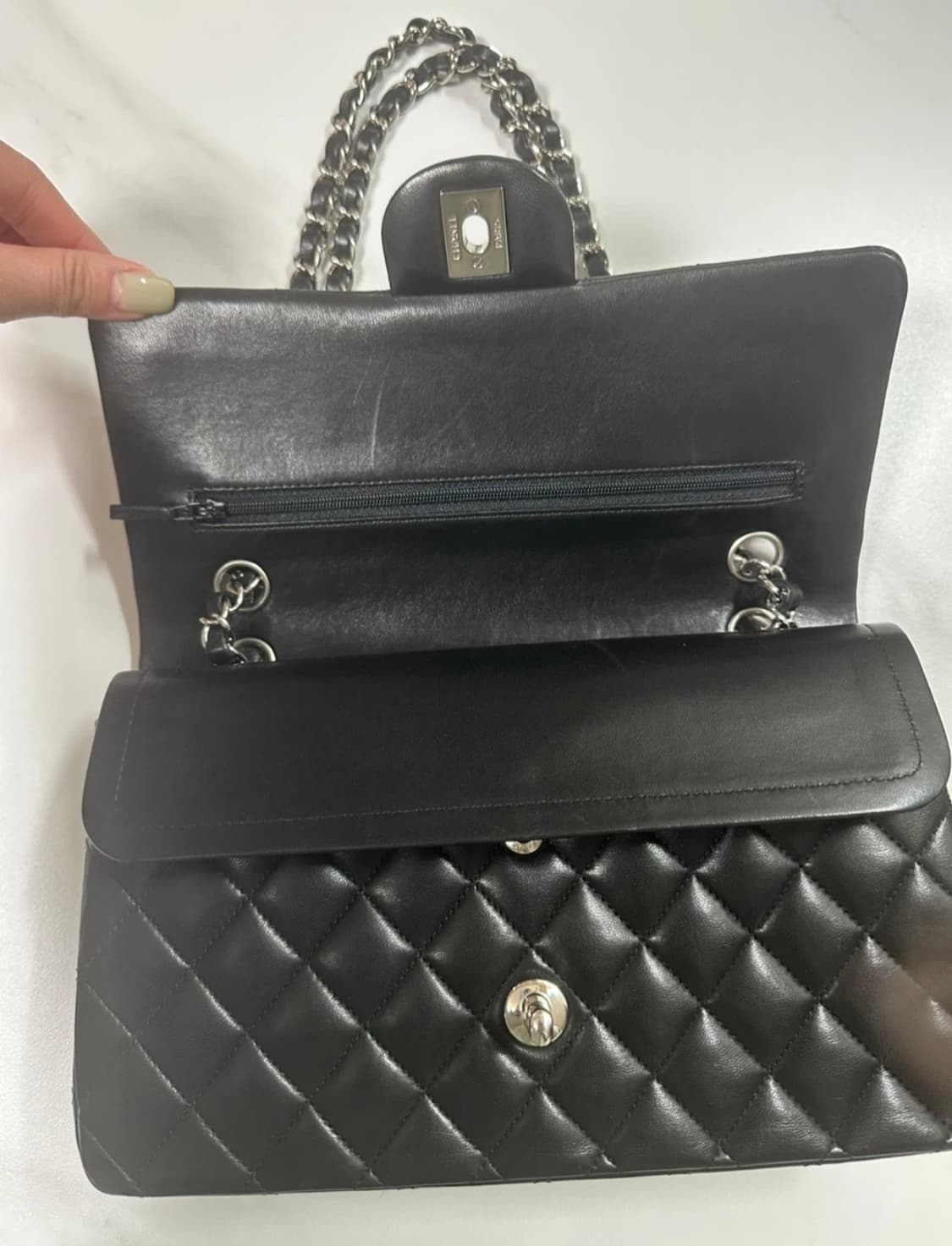 샤넬 클래식 플립백 미디움 블랙 램스킨 은장 상품이미지2