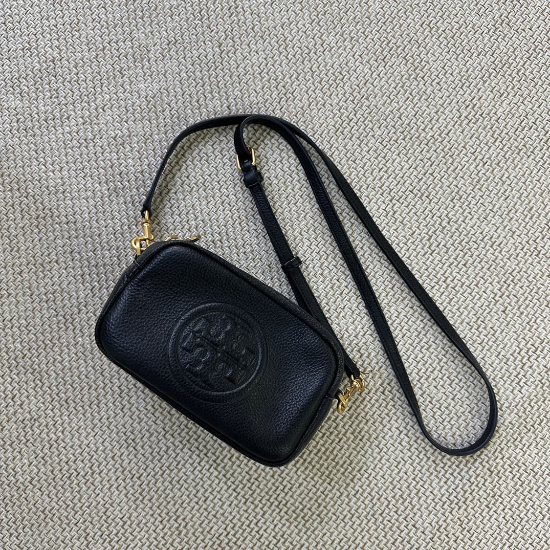 실측확인 토리버치 페리 봄베 크로스백 0331D 상품이미지1