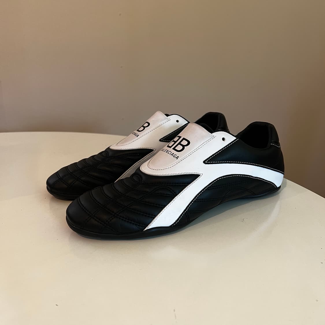 발렌시아가 젠 스니커즈 블랙&화이트 상품이미지1