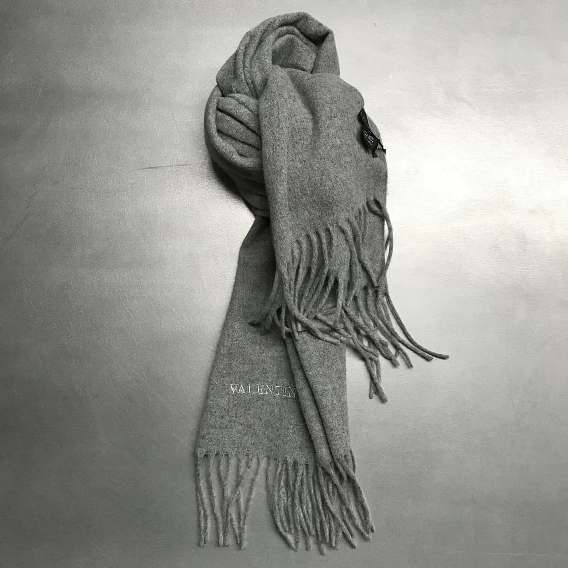 발렌티노 로고 그레이 머플러 상품이미지1