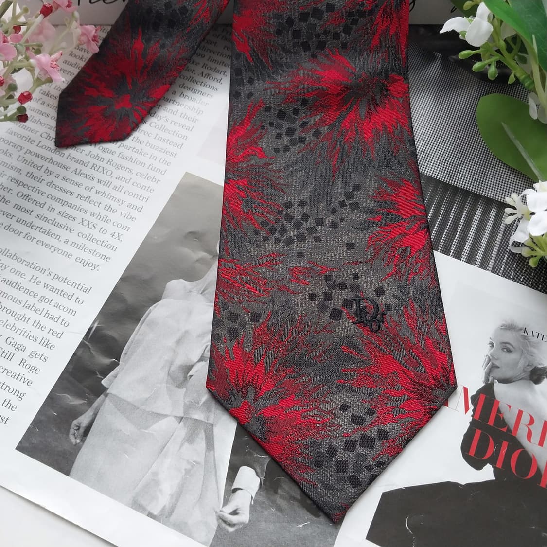 크리스찬 디올 실크 그레이&레드 패턴 넥타이 9.1cm S등급 K1687 상품이미지5
