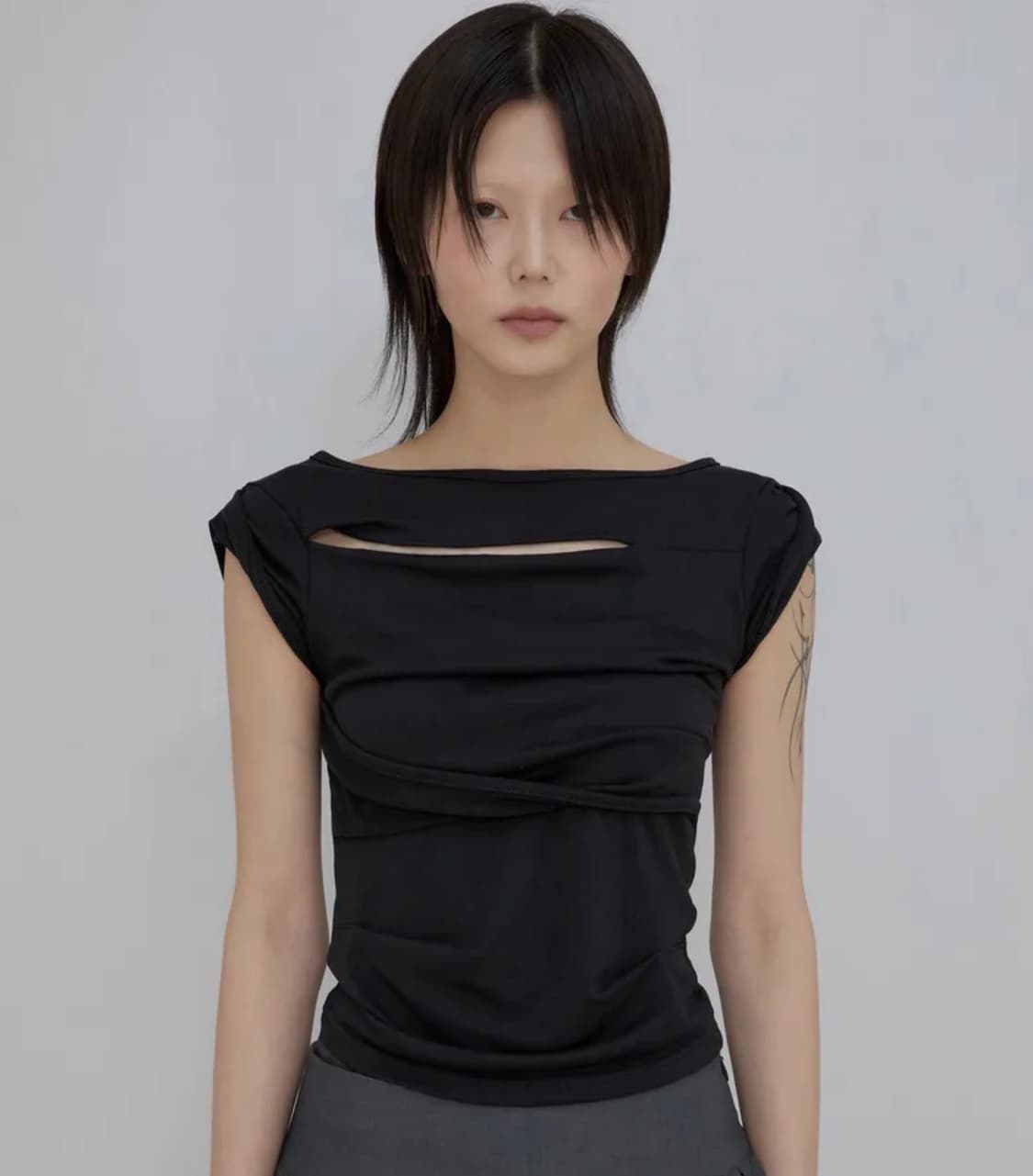 플레어업 Asymmetrical Draped Roll-Up T-Shirt 상품이미지1