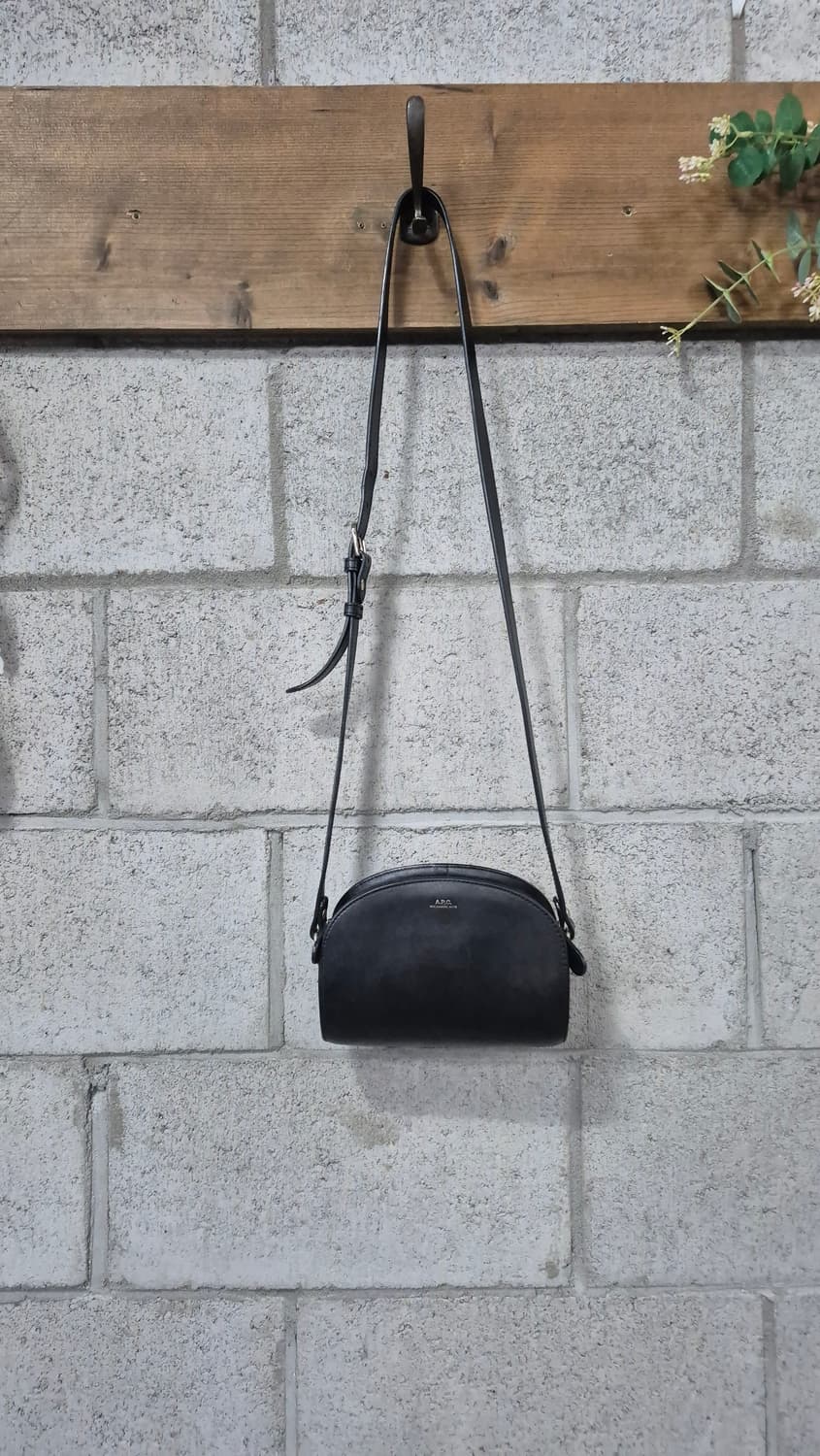 A.P.C. 아페쎄 데미룬 하프문 크로스백 상품이미지3