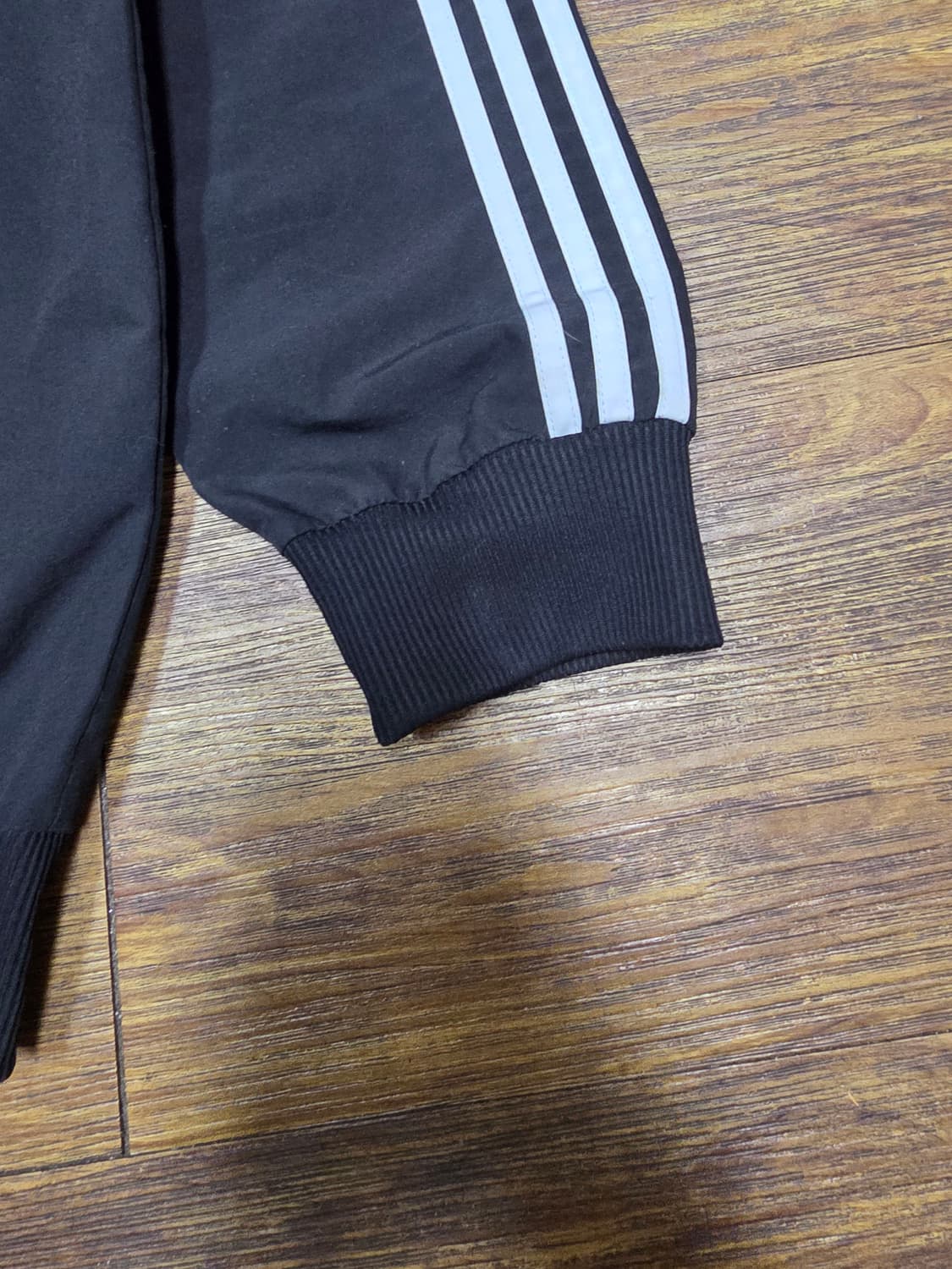 아디다스 우븐 트랙수트

IC6750
 상품이미지5