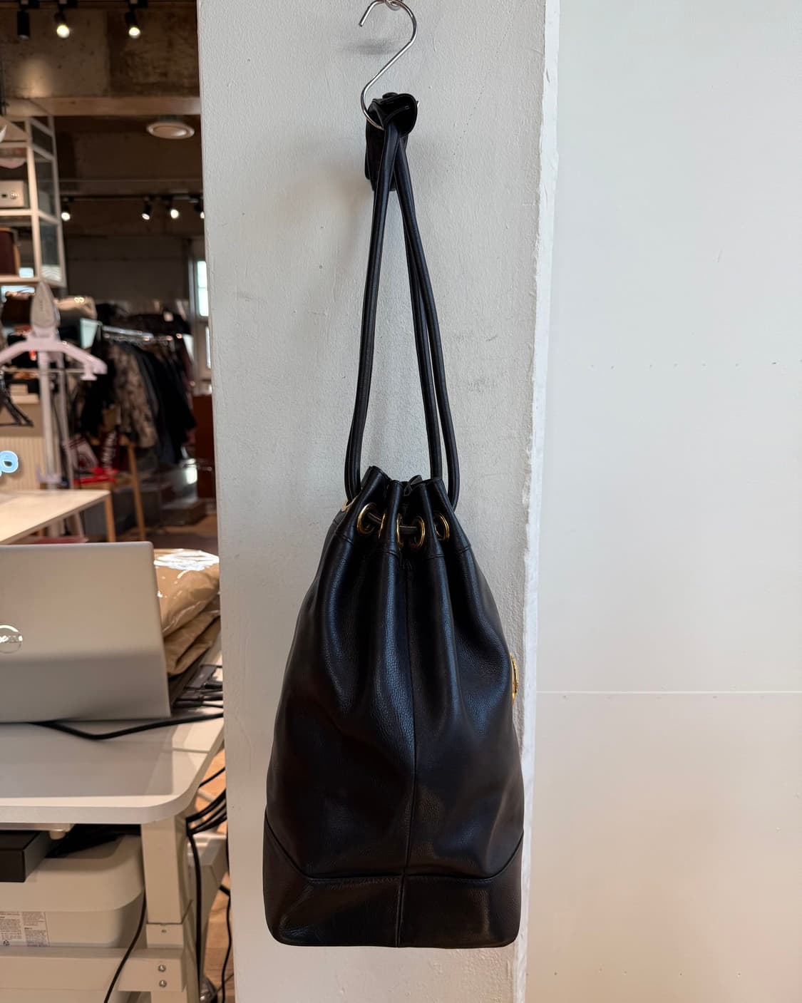 베르사체 블랙 메두사 버킷 숄더백  상품이미지4