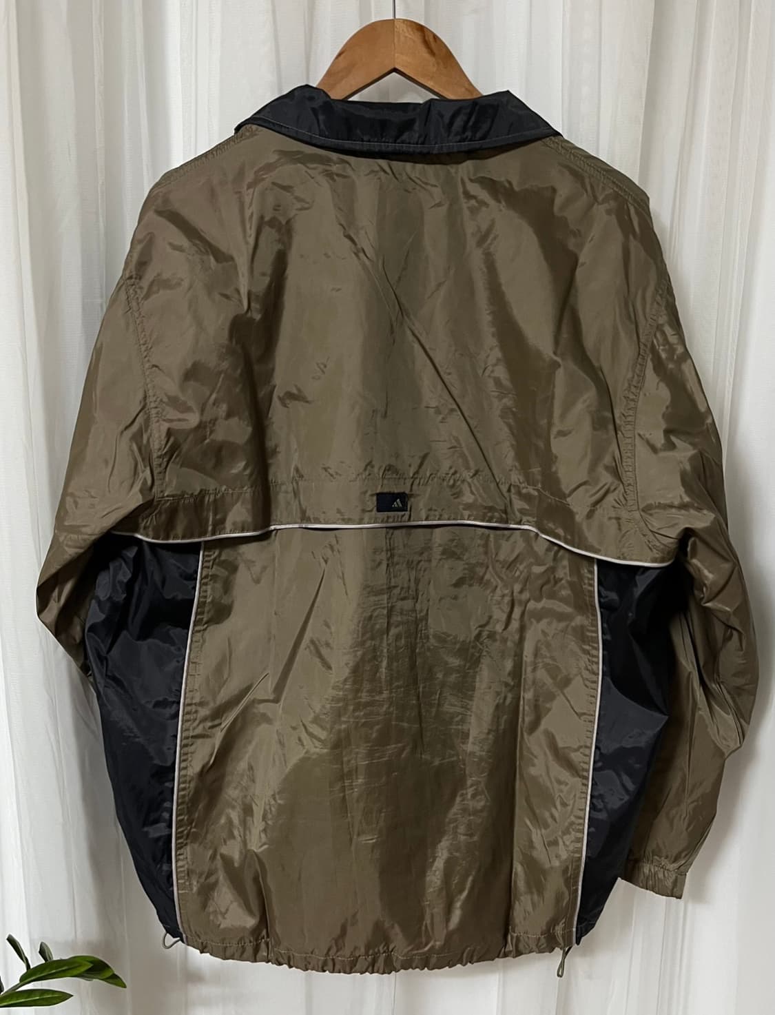 아디다스 올드스쿨 바람막이 L 카키브라운 블랙 배색 상품이미지4
