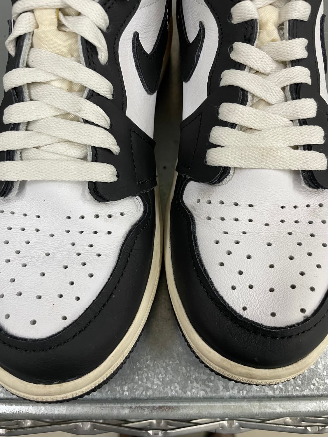 나이키 조던1 레트로 하이 볼트 골드 250 상품이미지7