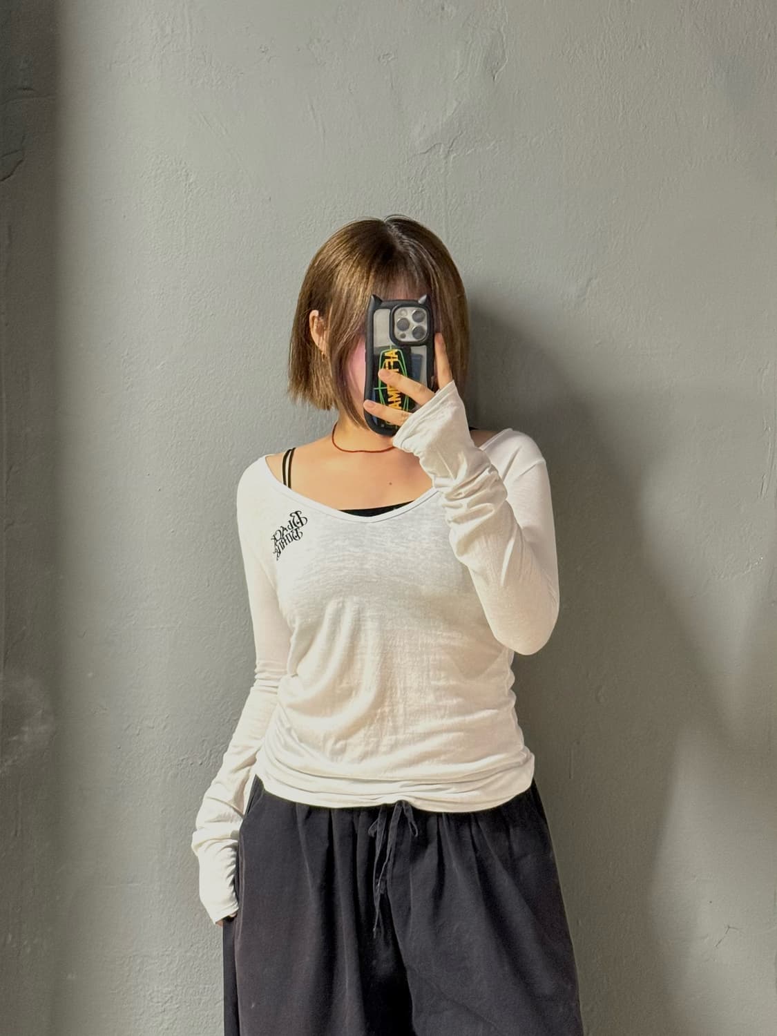 deep v-neck lettering long sleeve 상품이미지1
