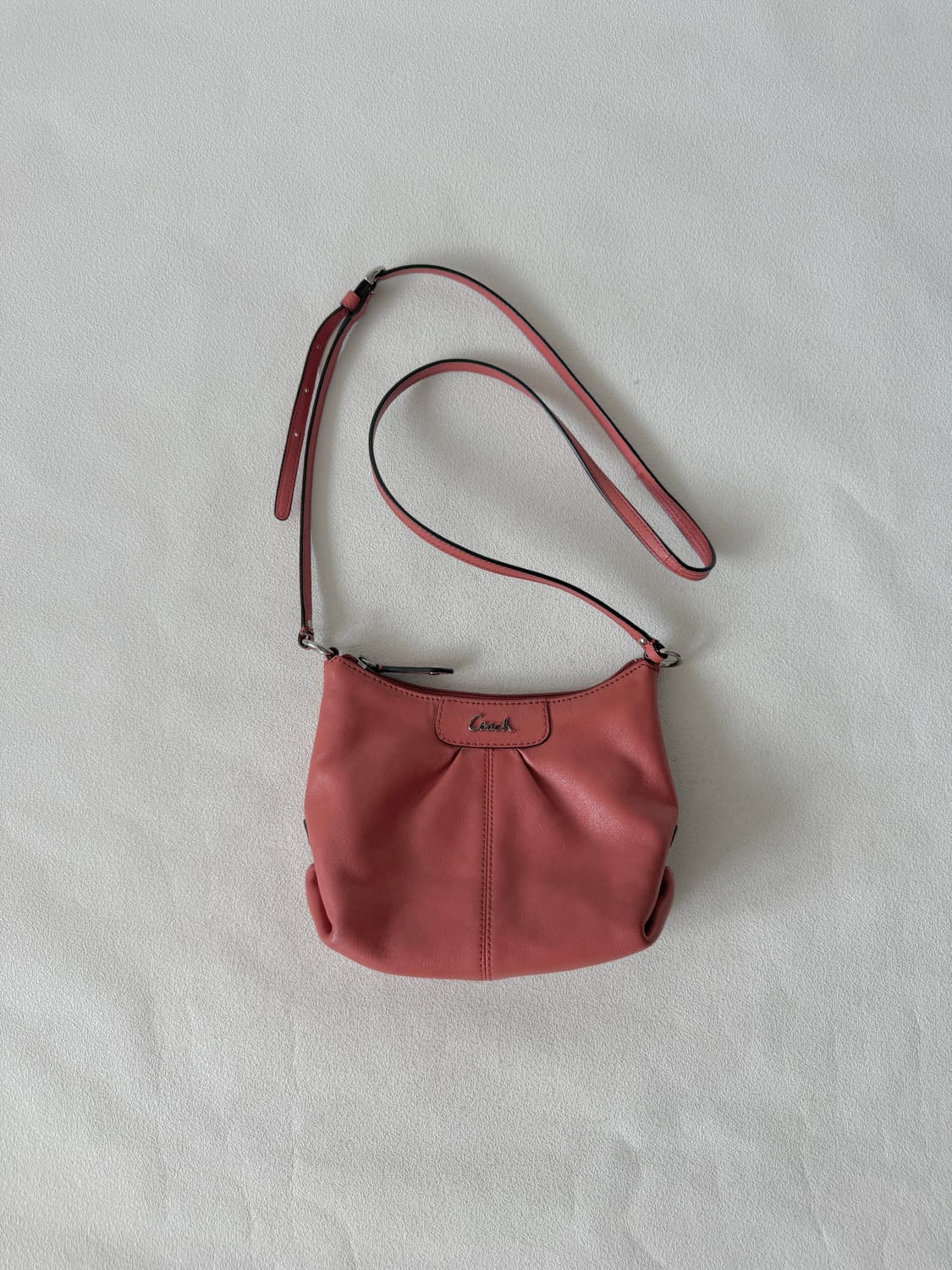 코치(COACH) 레더 크로스백 상품이미지1