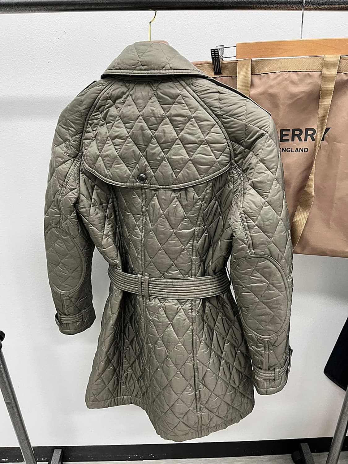 여) 버버리 신형 벨티드 퀼팅코트  상품이미지9