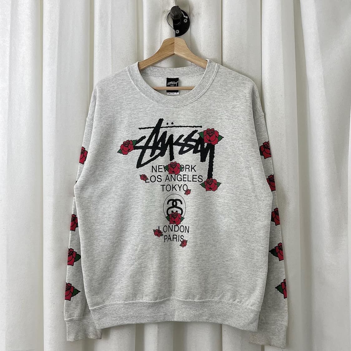 스투시 그레이 플라워 라운드 맨투맨 상품이미지1