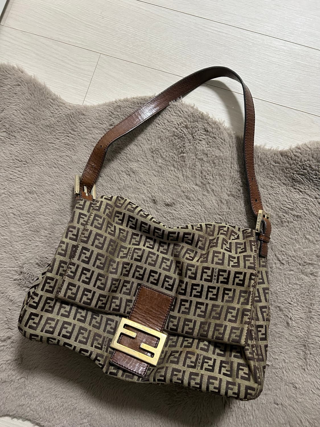 펜디 맘마 숄더백 상품이미지1