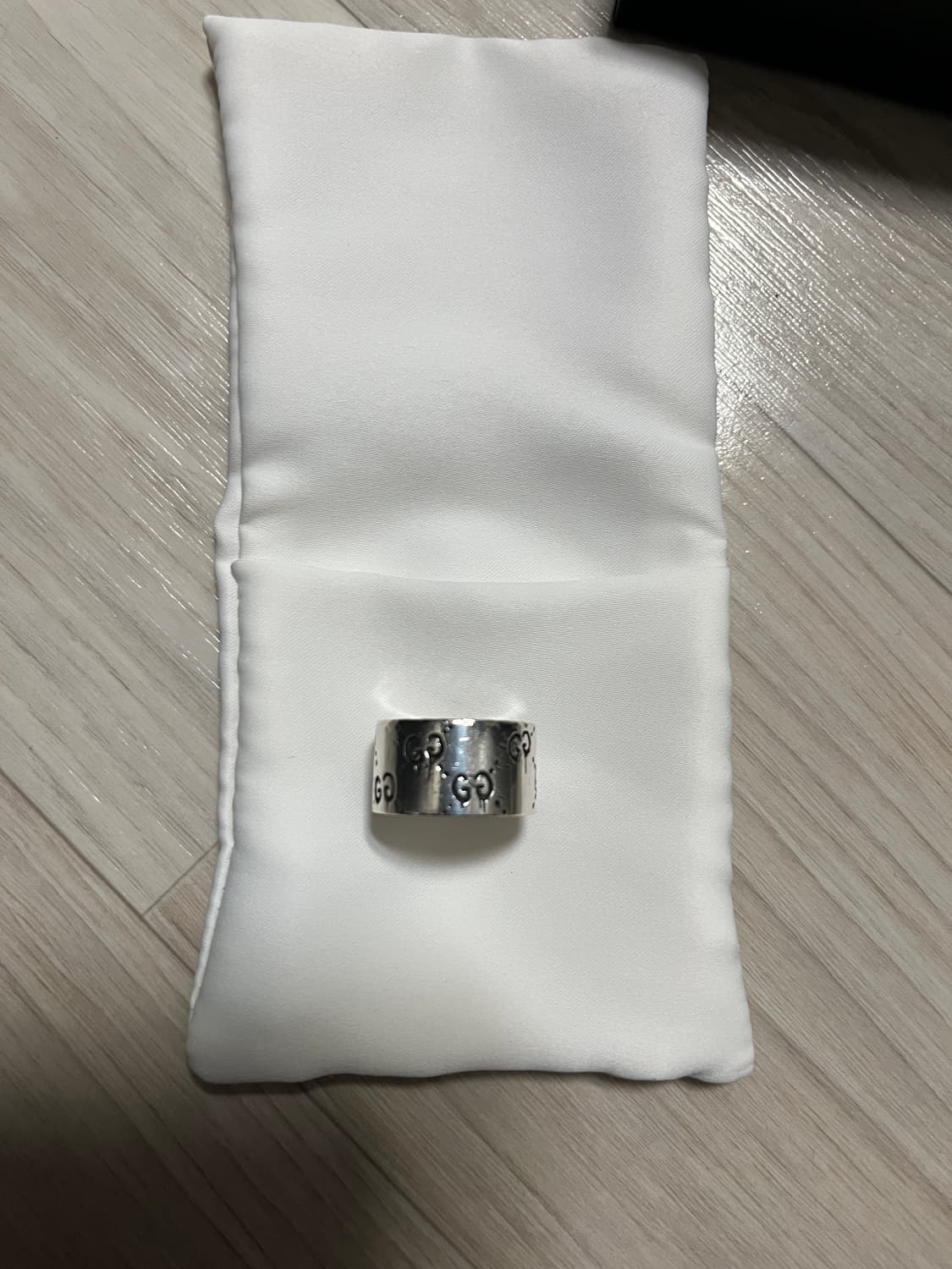 구찌 고스트 스컬 링 12mm 상품이미지3