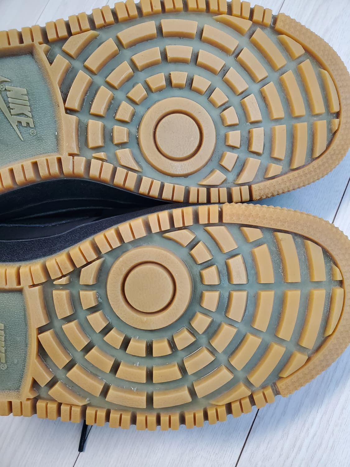 나이키 운동화 에버넌 미드 윈터 부츠 AQ8754-001사이즈270

 상품이미지9