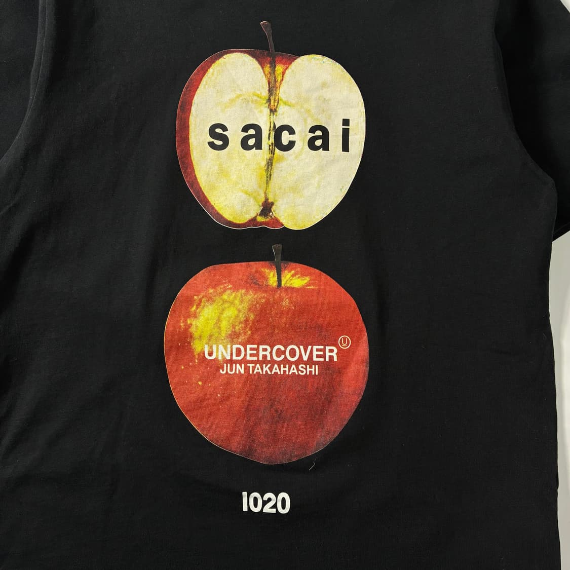Sacai  사카이 x 언더커버 애플 그래픽 반팔 티셔츠  상품이미지3