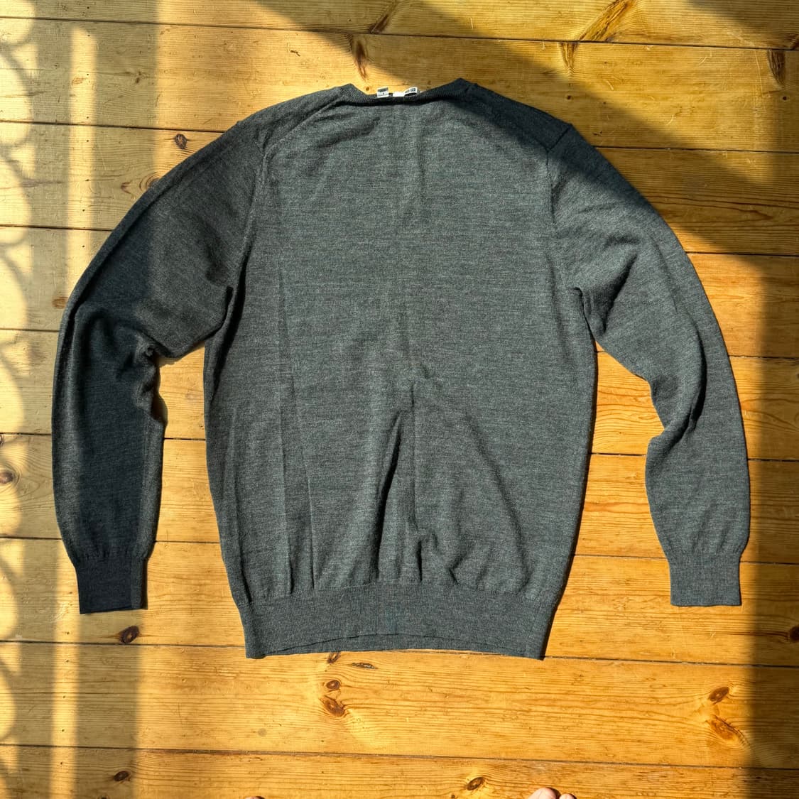 유니클로 울100 브이넥 니트 상품이미지2