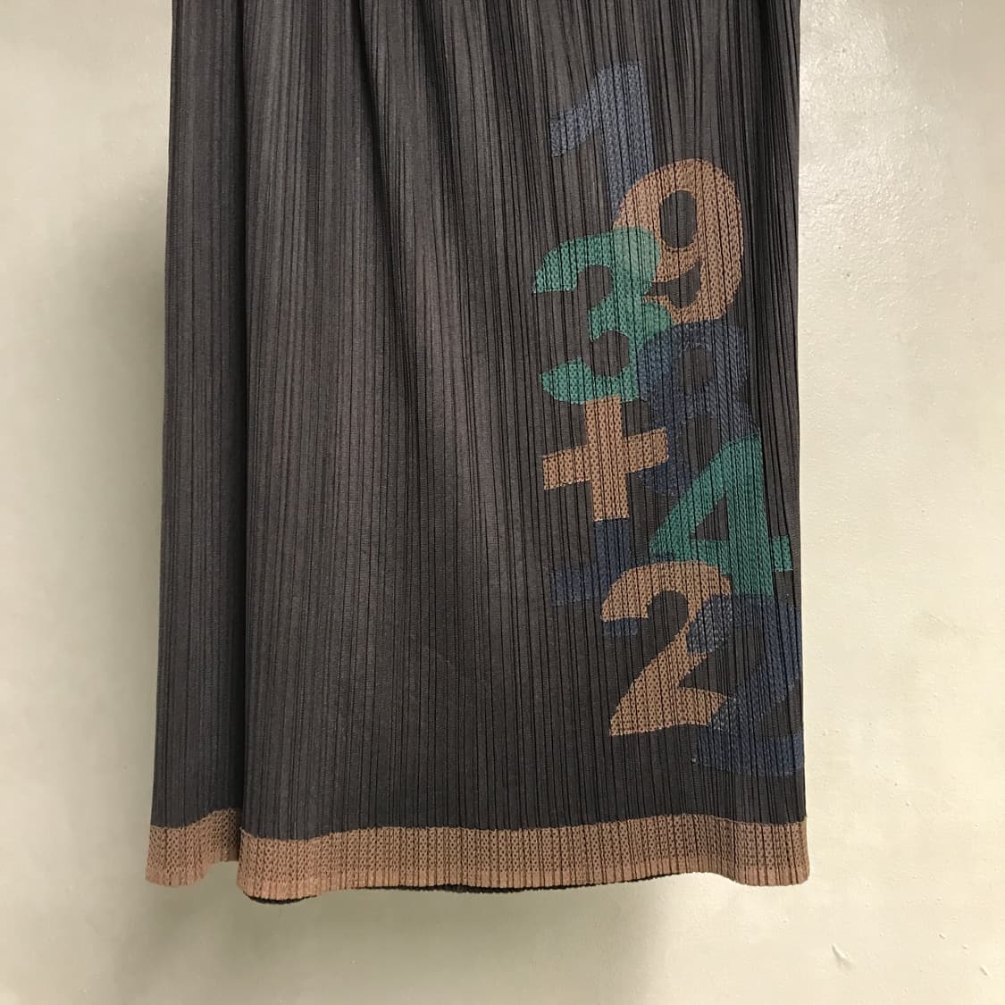 이세이 미야케 플리츠 플리즈 넘버 스커트 5(W) 상품이미지3