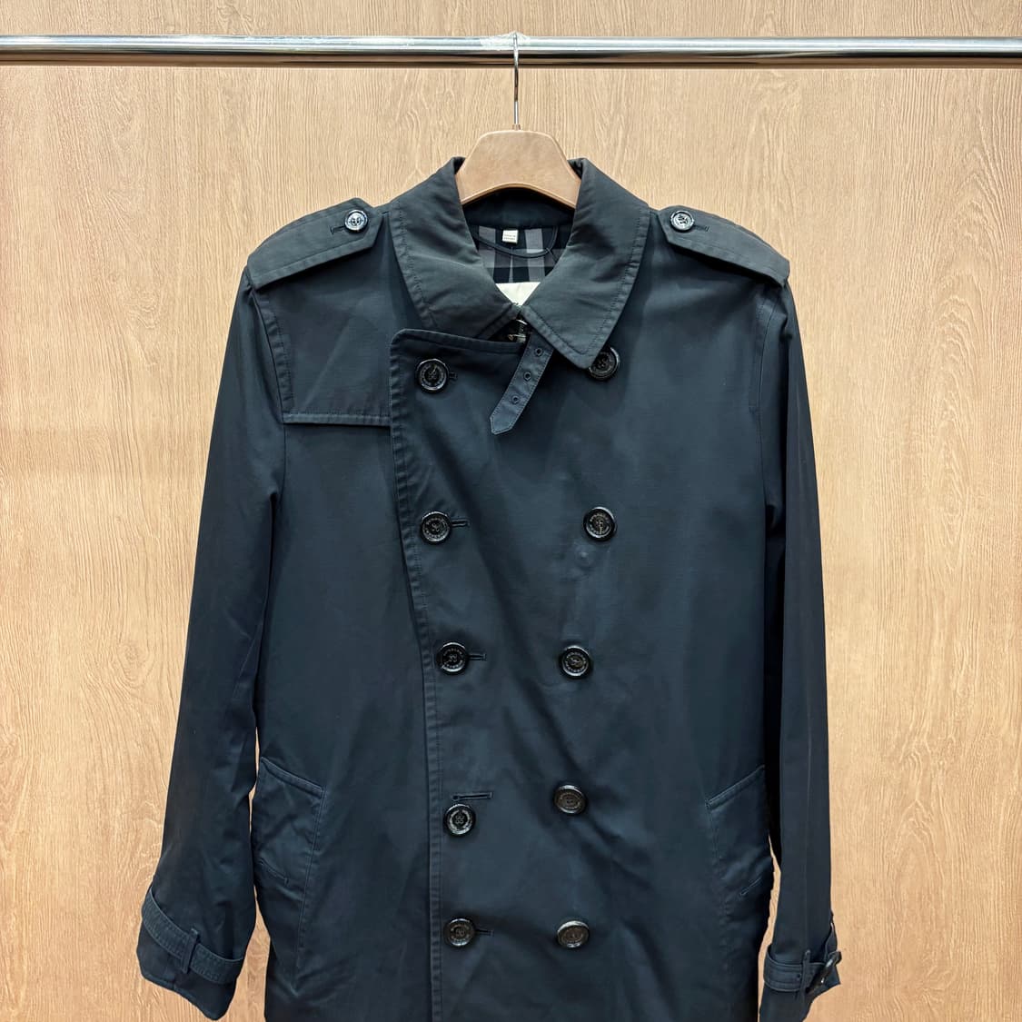 버버리 런던 클래식 트렌치 하프 코트 어깨 견장 허리 벨트 디테일 블랙 상품이미지4