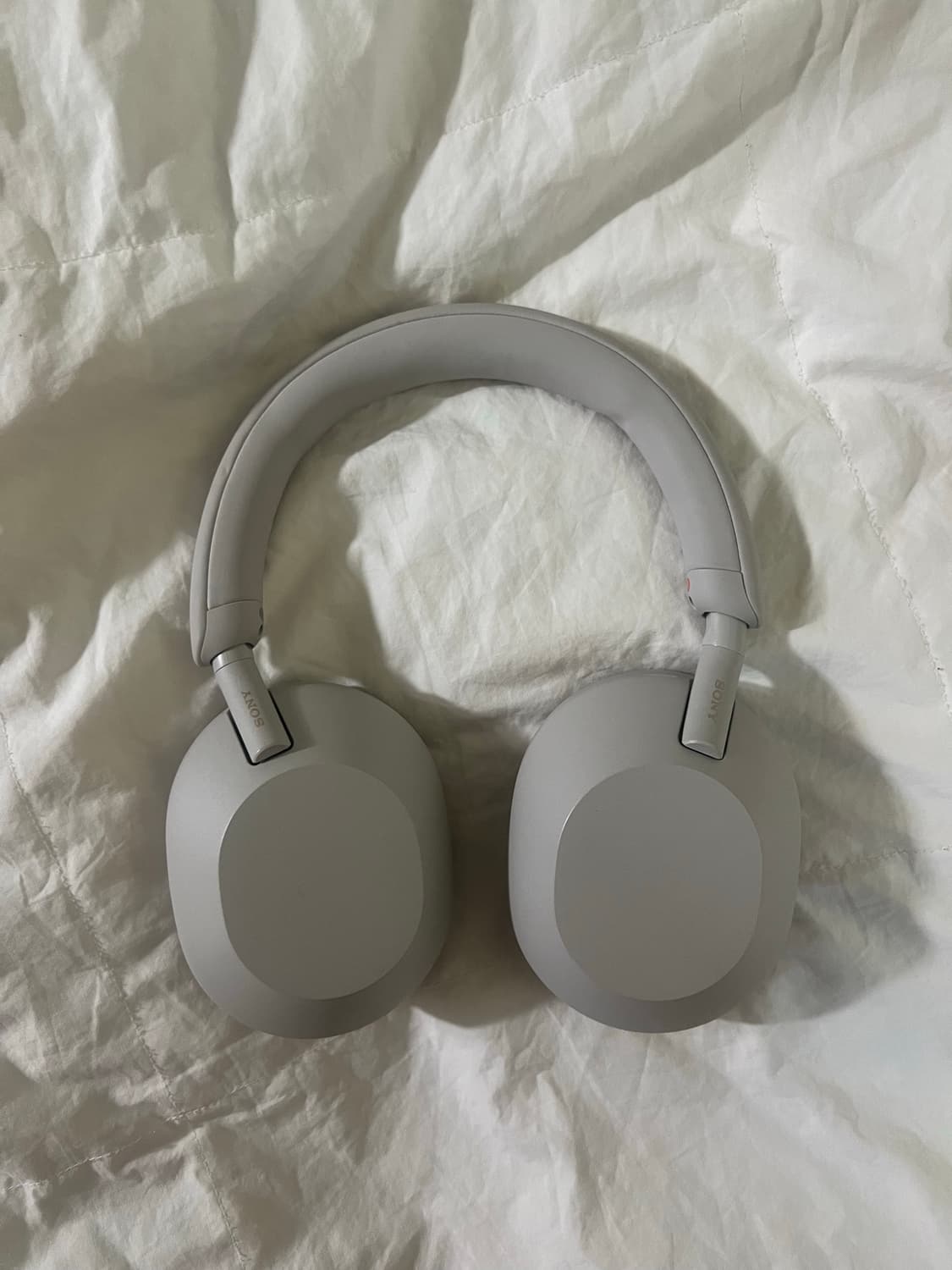 소니 WH-1000XM5 실버 헤드폰 상품이미지1