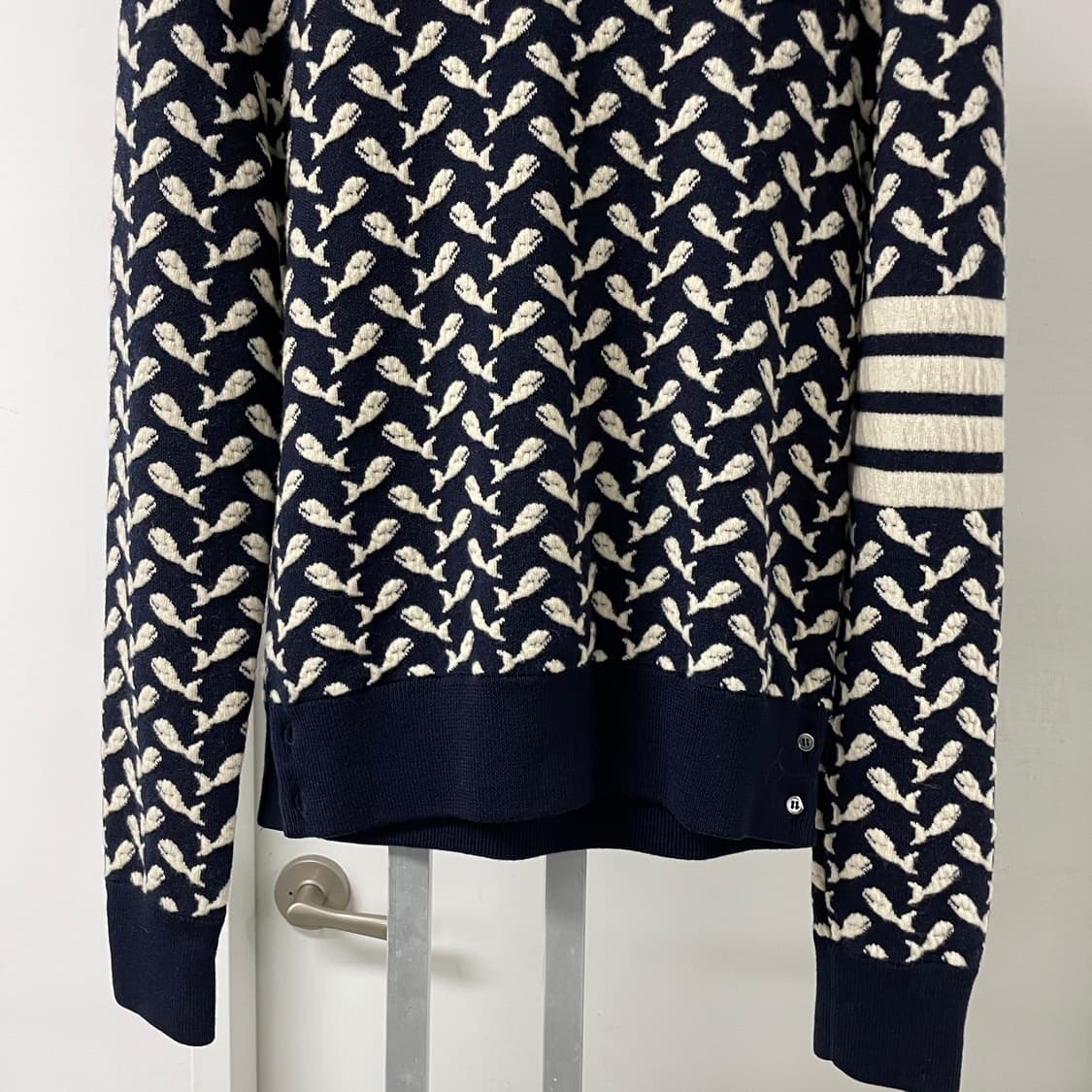 톰브라운 고래 사선 완장 니트 2 상품이미지3