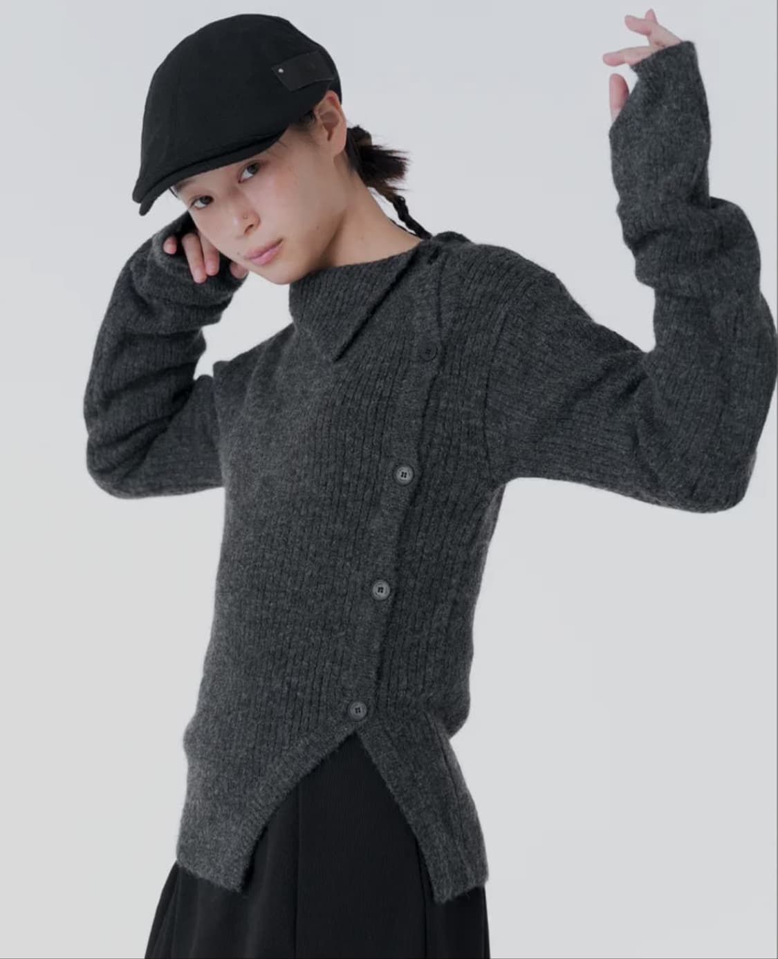 미세키서울 사이드버튼 니트 차콜 상품이미지1