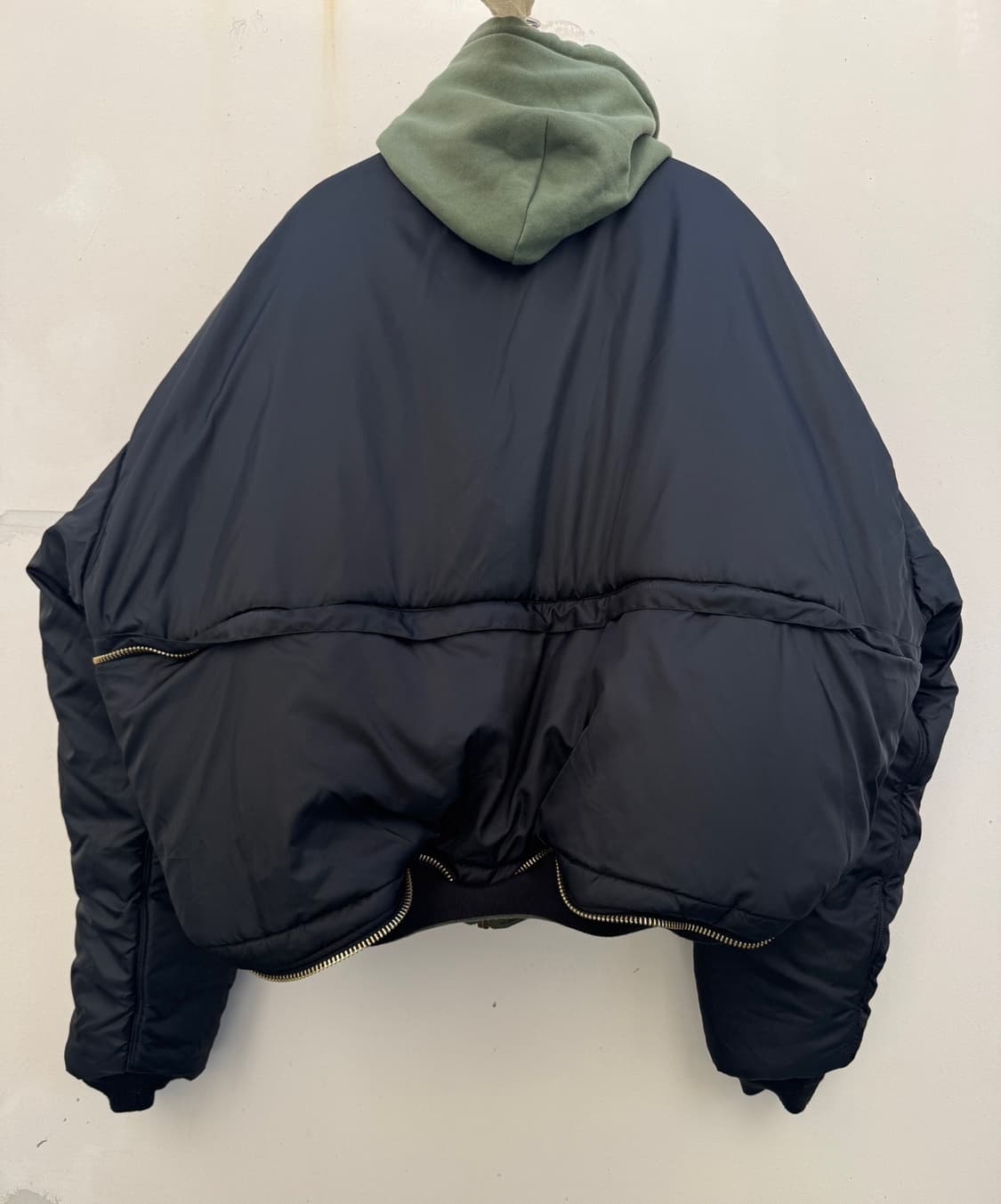 베트멍 x 알파 인더스트리 17FW 양면 후드 봄버 MA-1  상품이미지7