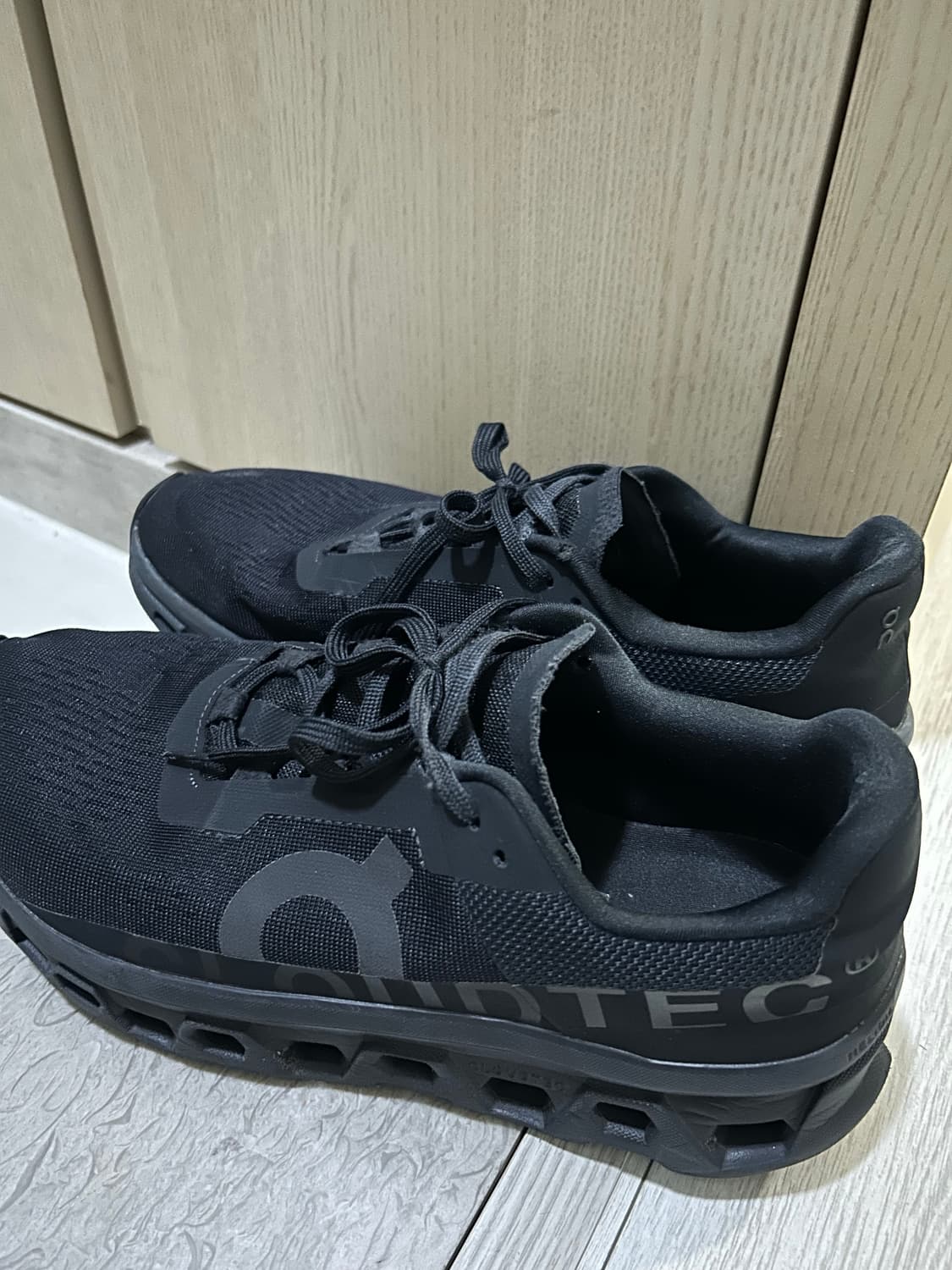 ON Running 온러닝 클라우드몬스터 올 블랙 상품이미지2