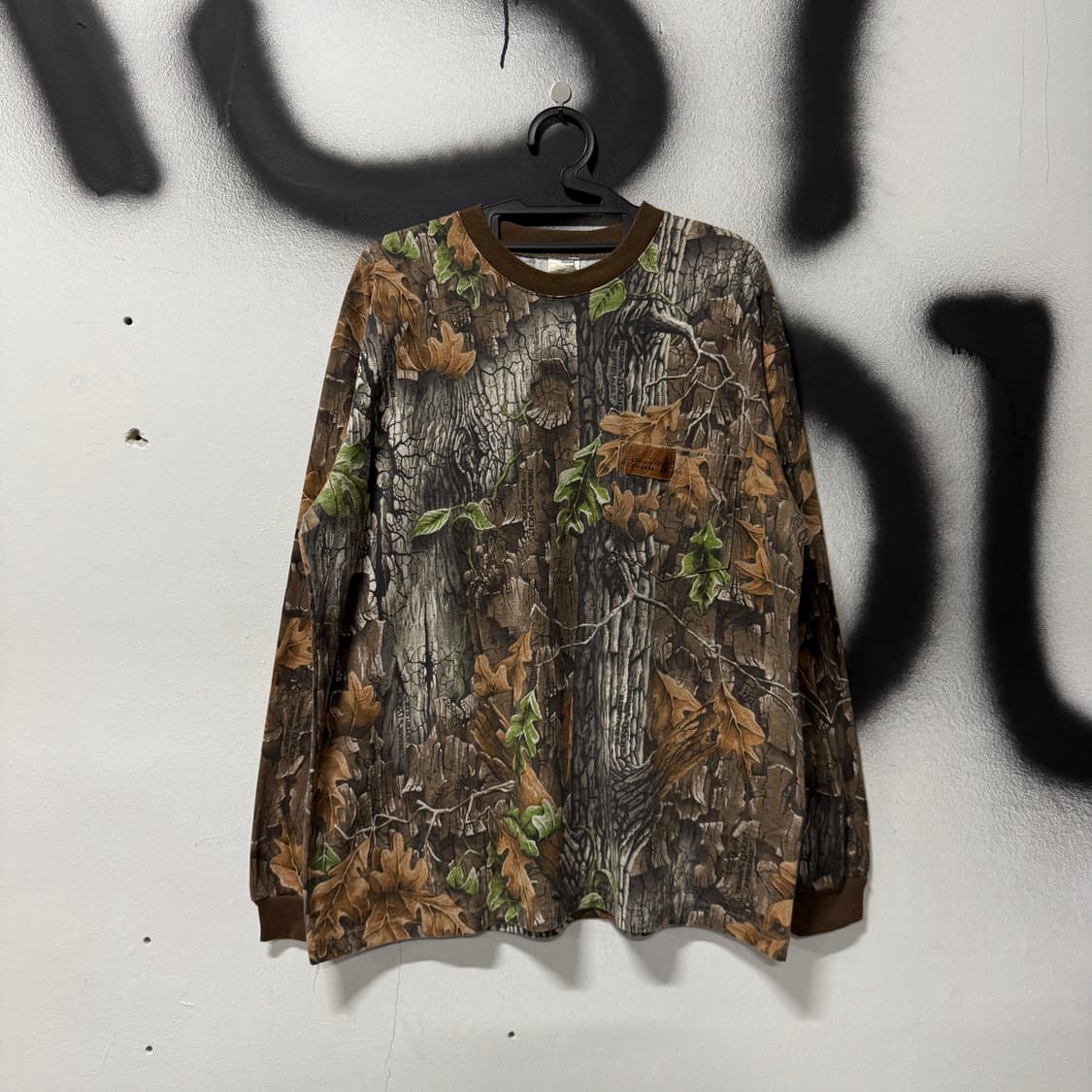 VTG 빈티지 리얼트리 가죽 패치 디테일 원포켓 롱슬리브 티셔츠 상품이미지1