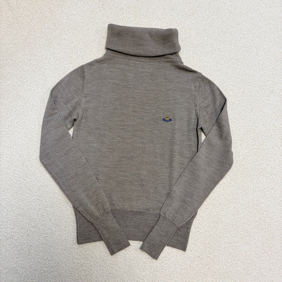 비비안웨스트우드 줄리아 하이넥 라나울 니트-스톤 베이지 상품이미지1