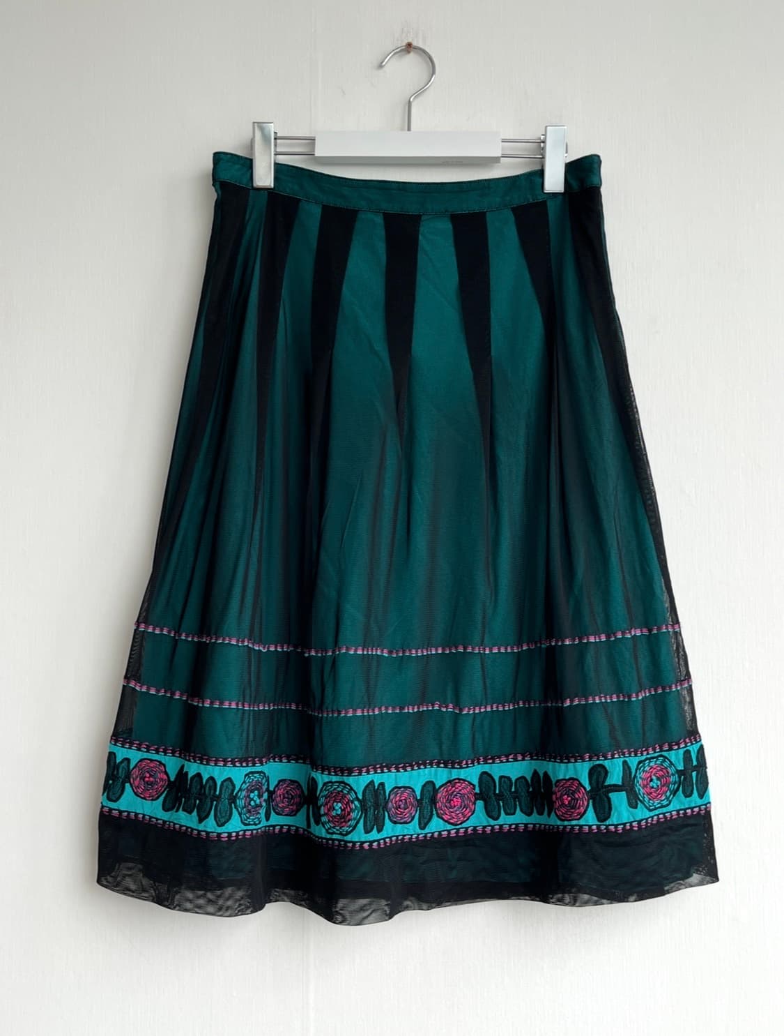 에메랄드 자수 시스루 스커트 상품이미지1