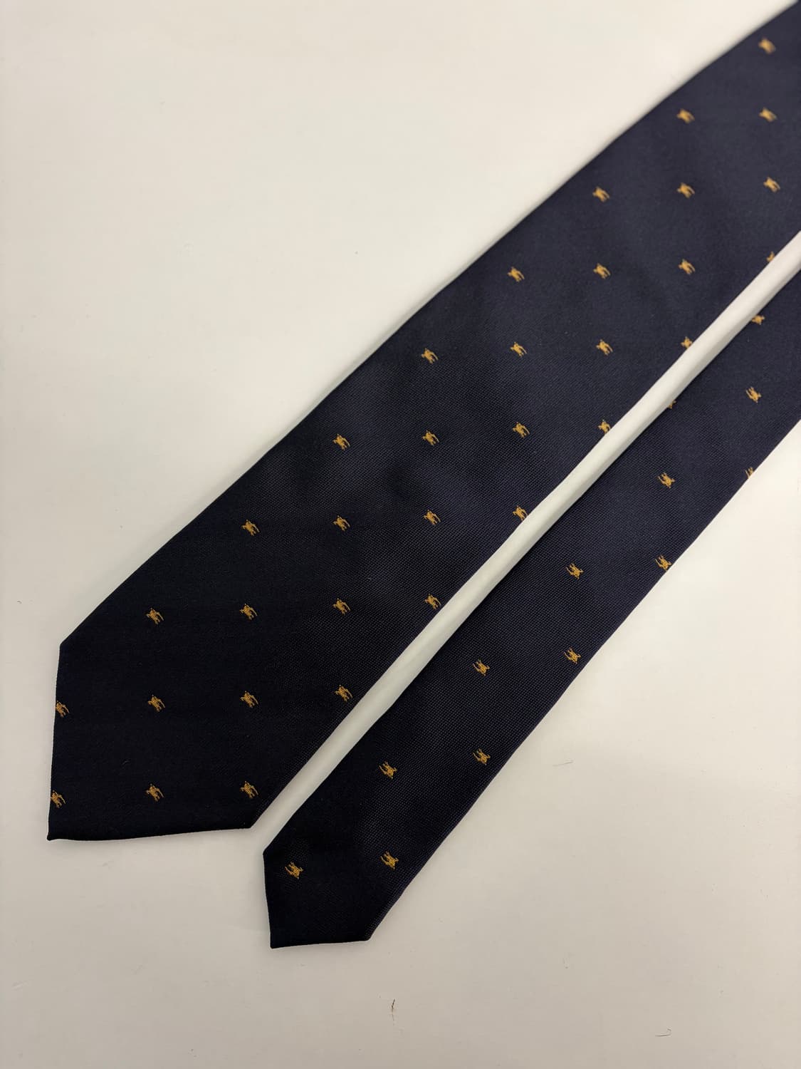 버버리 BURBERRY 이태리 메이드 EKD 로고 패턴 실크 넥타이 상품이미지1