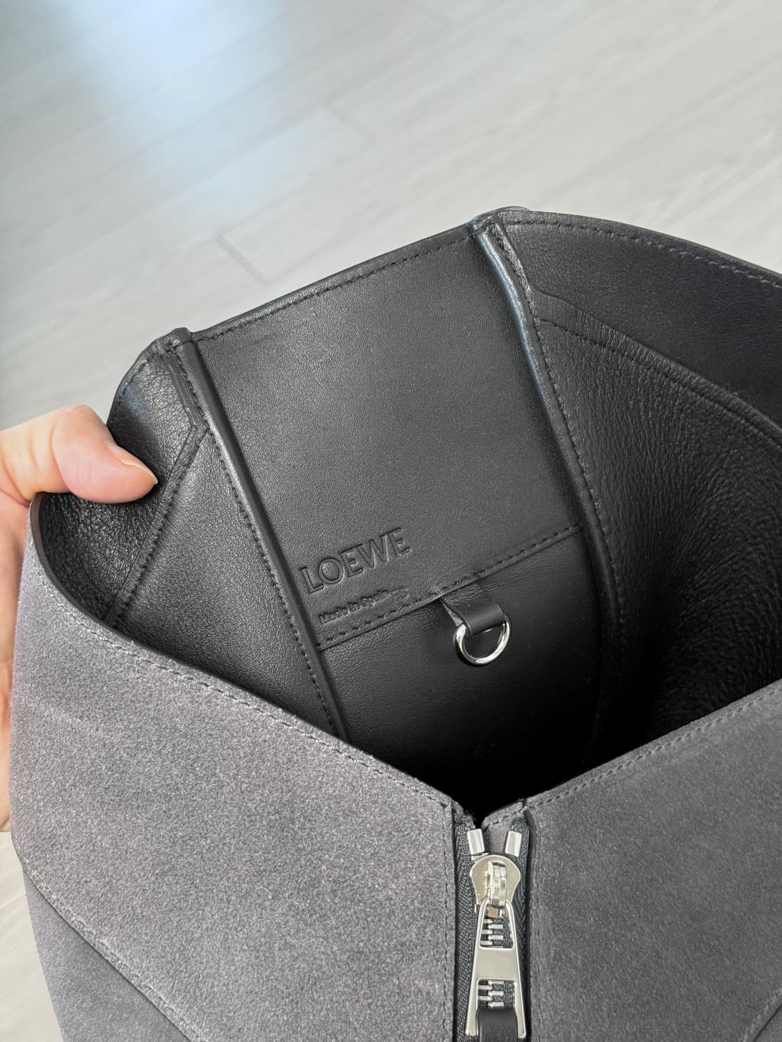 [L] 로에베 해먹백 블랙 스웨이드 상품이미지5