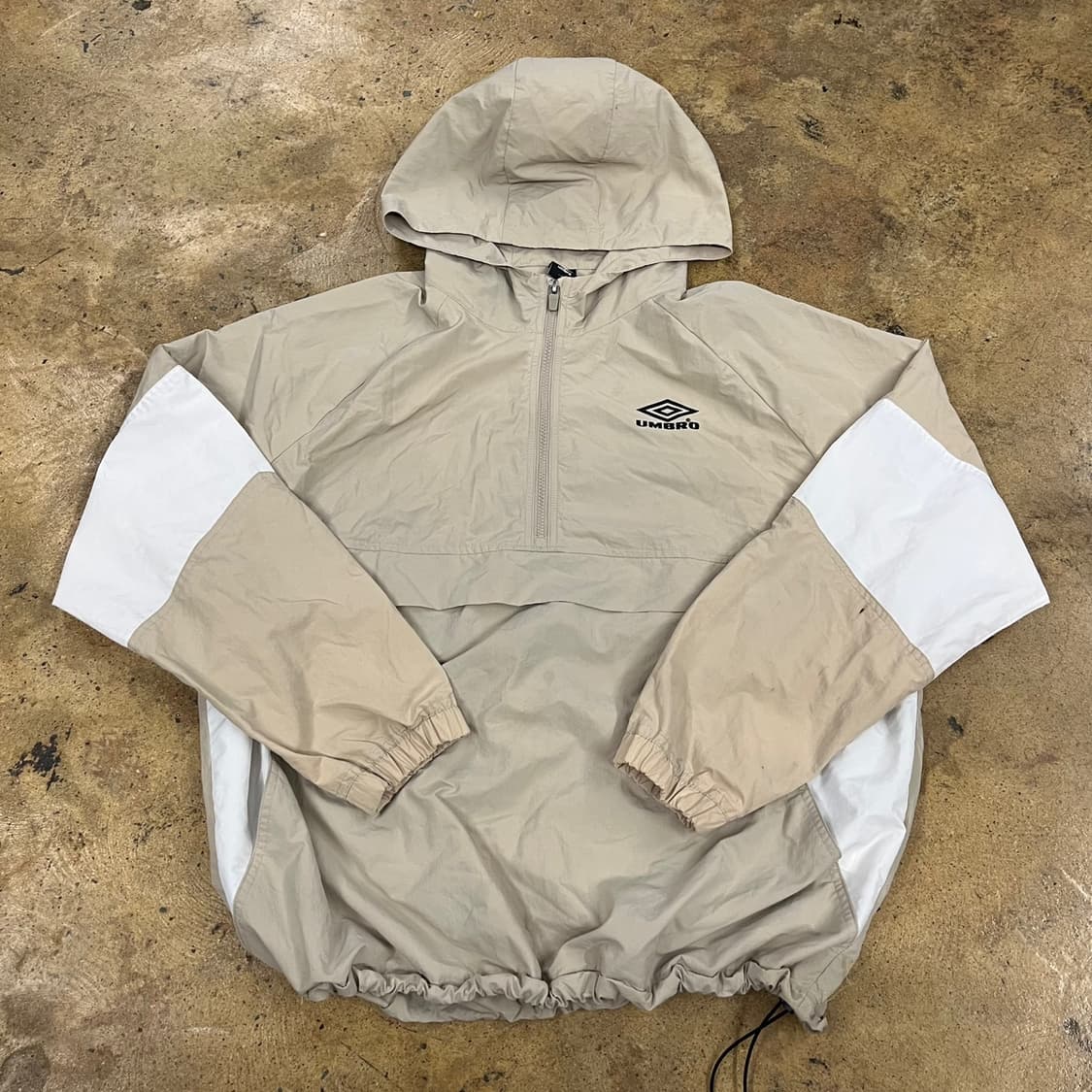 [정품/105] 엄브로 후드 바람막이 하프집업 베이지 화이트 b18 상품이미지2