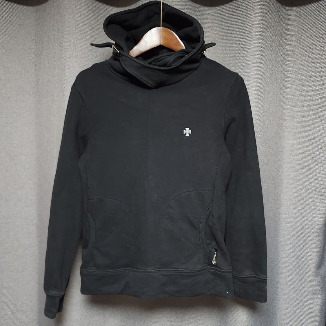 키라라 드레이프 버클 후드티 상품이미지3