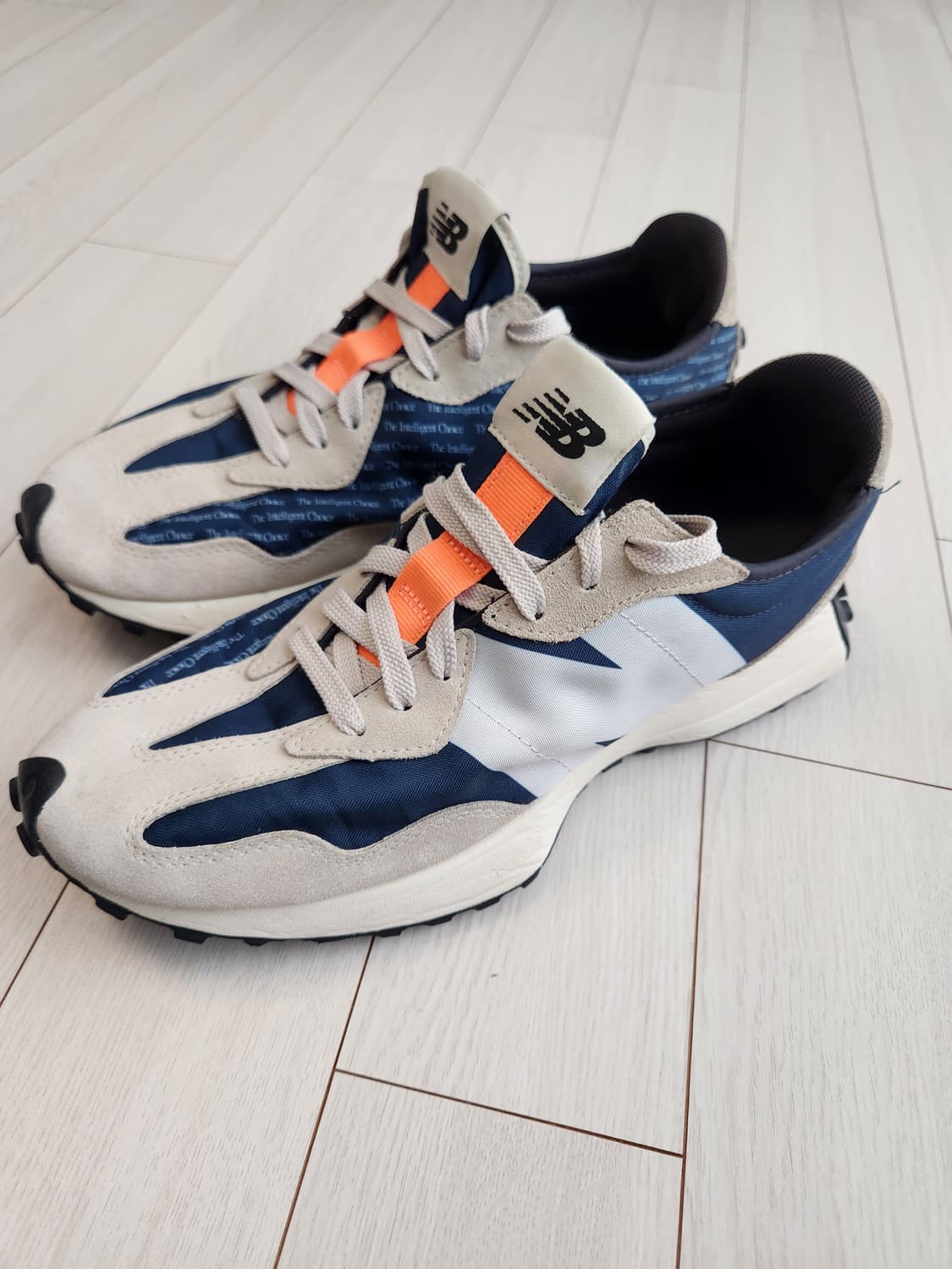 뉴발란스 운동화 327 네이비/그레이 사이즈270

사용감 외에 오염(생 상품이미지1