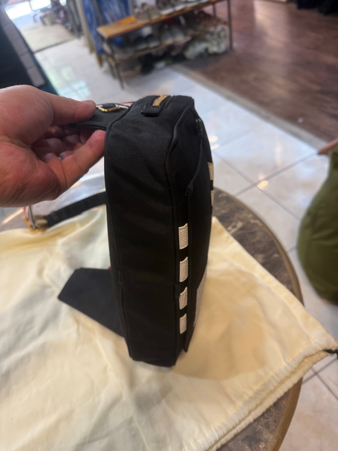 정품 톰브라운 벨트백 팝니다 상품이미지5