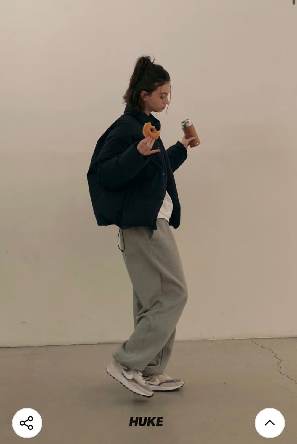 Huke 숏 미니멀 덕다운 패딩 블랙 상품이미지2