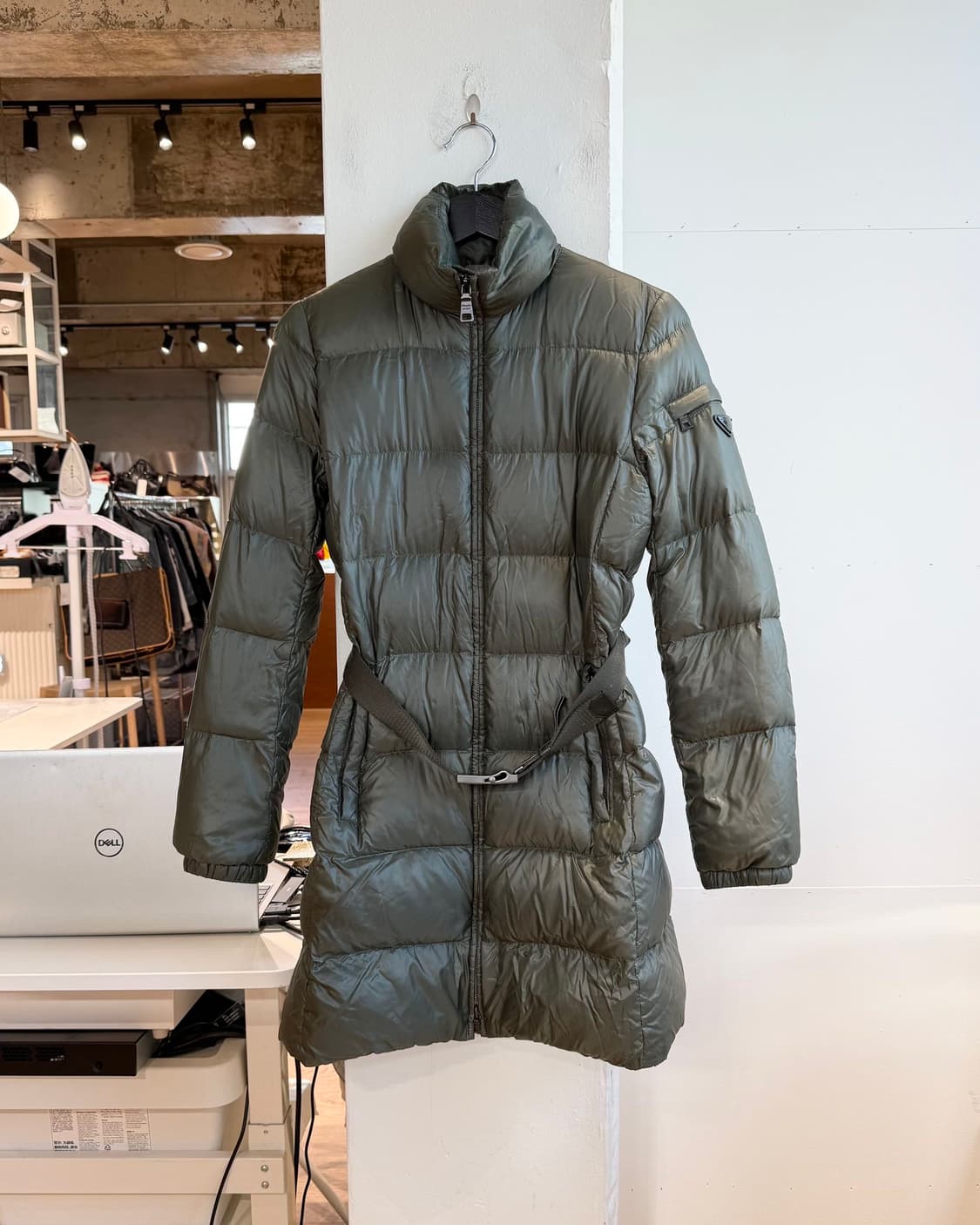 프라다 카키 덕다운 벨티드 패딩 점퍼  상품이미지2