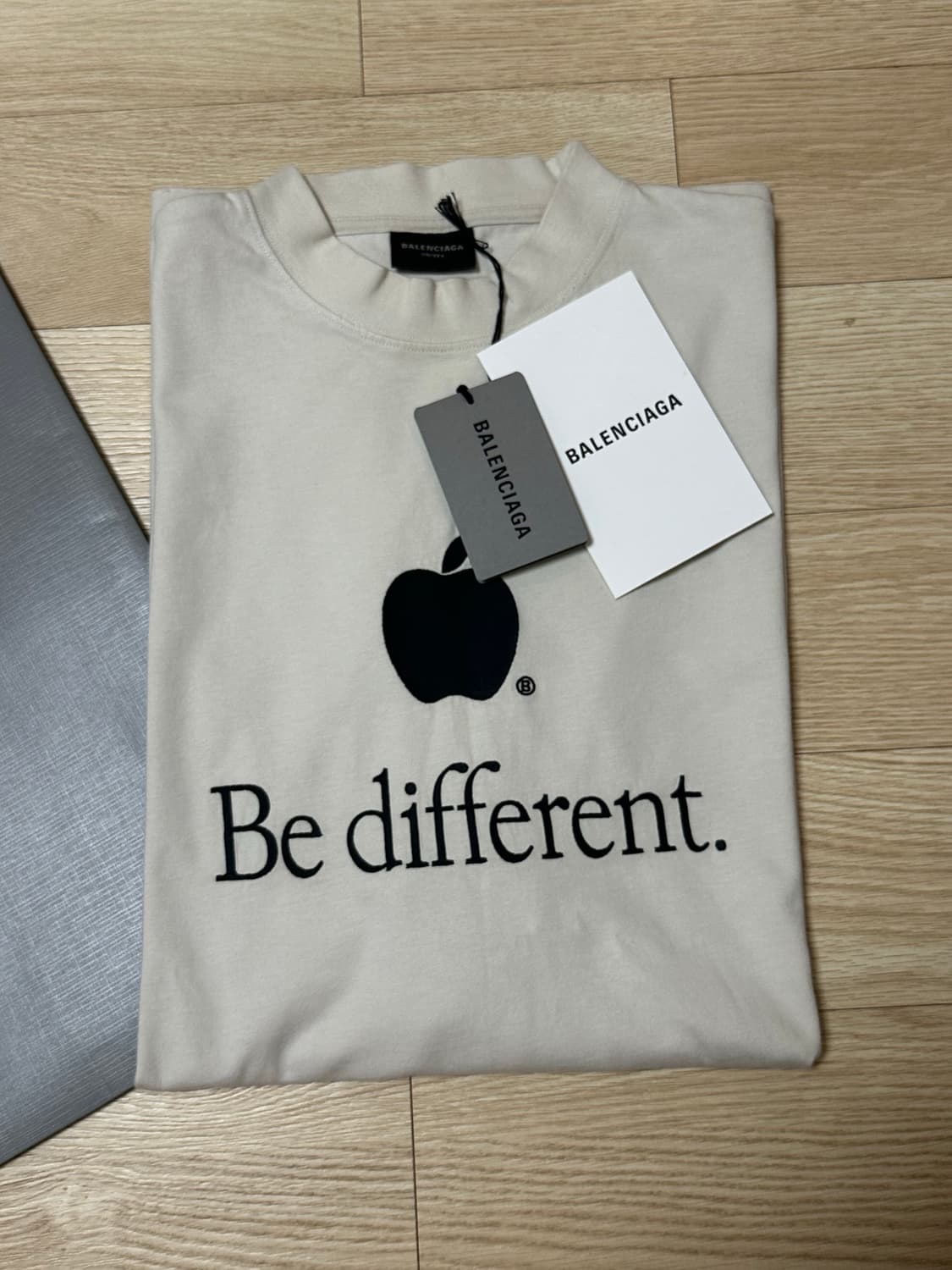 발렌시아가 애플 be different  상품이미지1