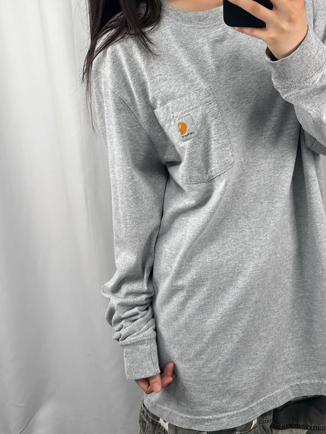 칼하트 포켓 그레이 롱슬리브 상품이미지1