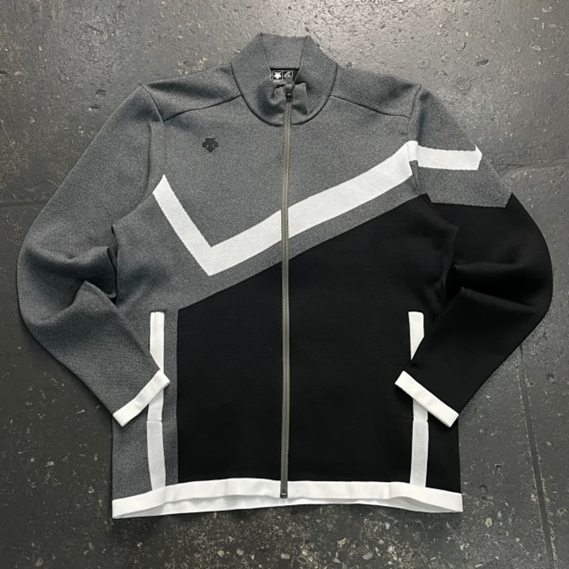 100 데상트 골프 니트 집업 상품이미지1