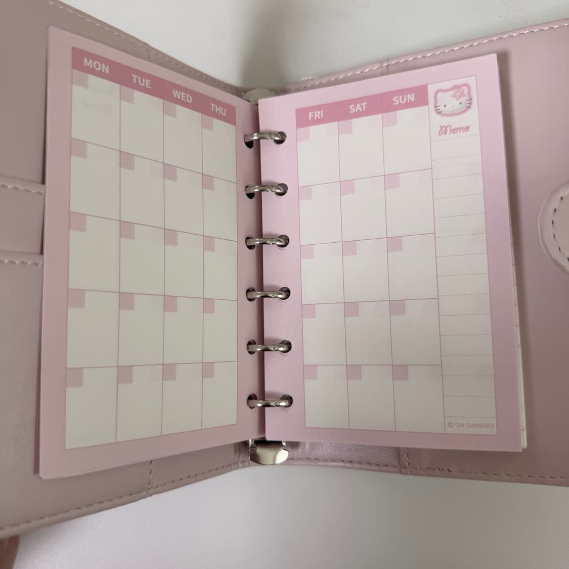 헬로키티 50주년 퀼팅 6공 다이어리 (반택포) 상품이미지3