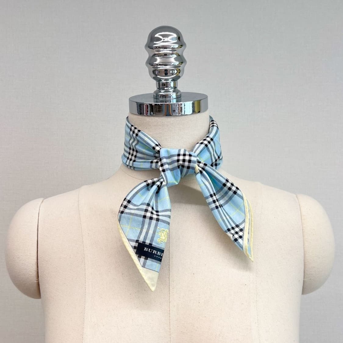(새상품) burberry /버버리 쁘띠스카프 손수건 상품이미지7