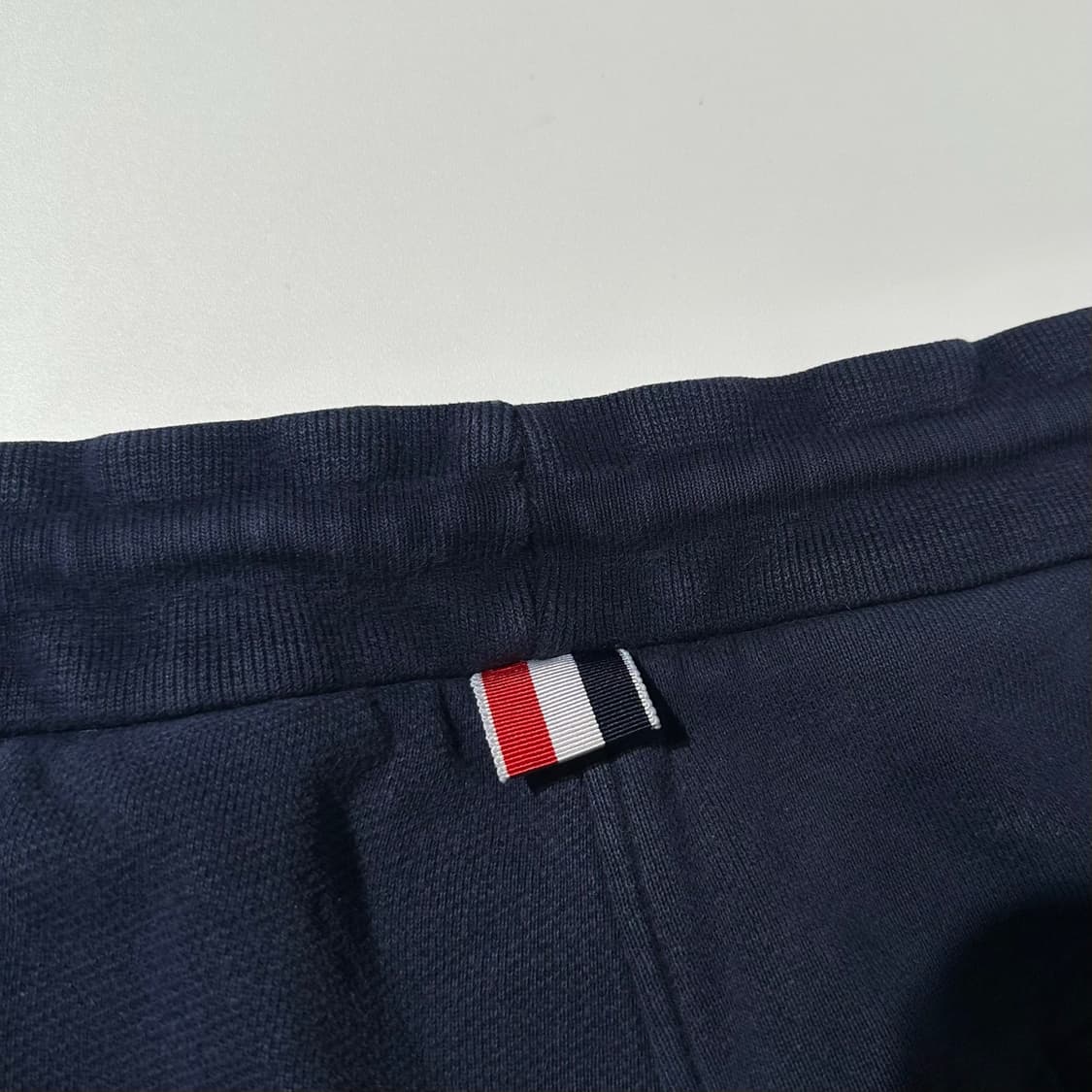 (매장판) 톰브라운 사선 스웨트 조거 팬츠 네이비  상품이미지6