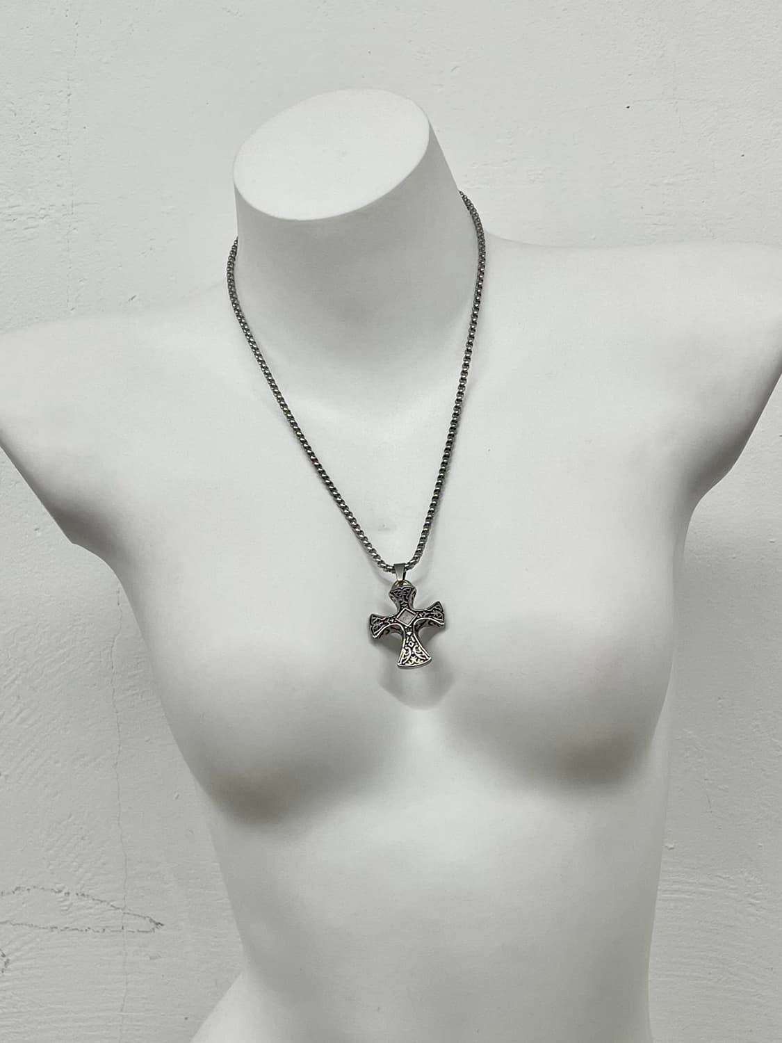 엔틱 십자가 패턴 네크리스 상품이미지1