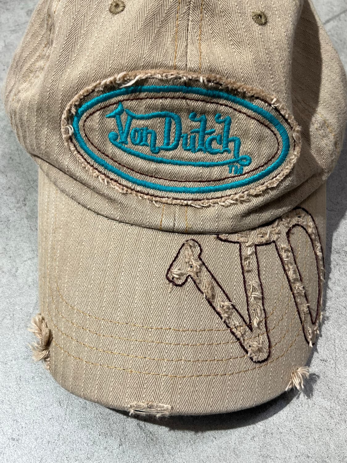 Von dutch 로고 자수 데미지 볼캡 상품이미지5