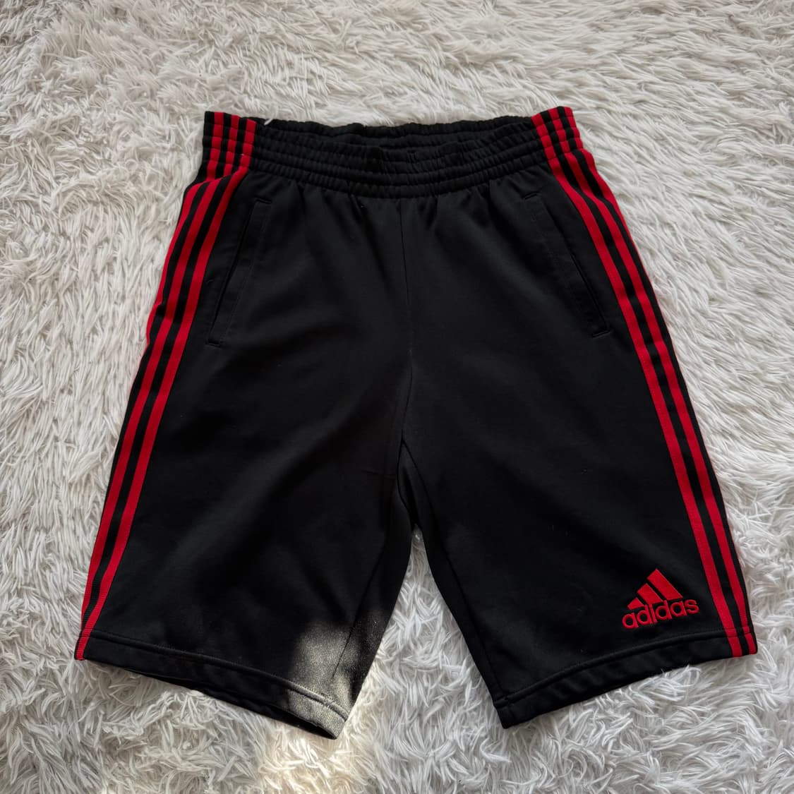 ADIDAS 일본빈티지 반바지입니다. 사용감이 거의 없으며 상태는 아주  상품이미지2