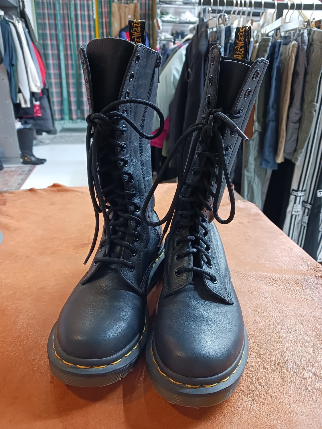 닥터마틴 1B99 버지니아 가죽부츠 상품이미지1